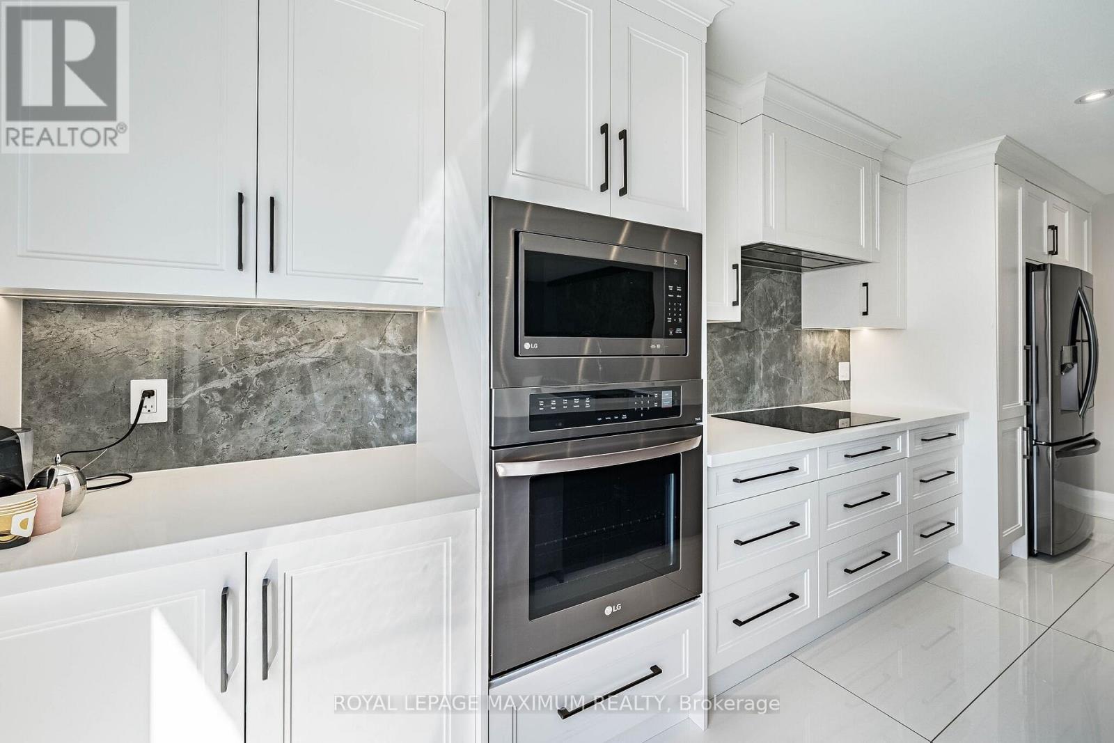 138 Jackman Crescent, Vaughan, ON - Indoor Photo Showing Kitchen With Stainless Steel Kitchen With Upgraded Kitchen