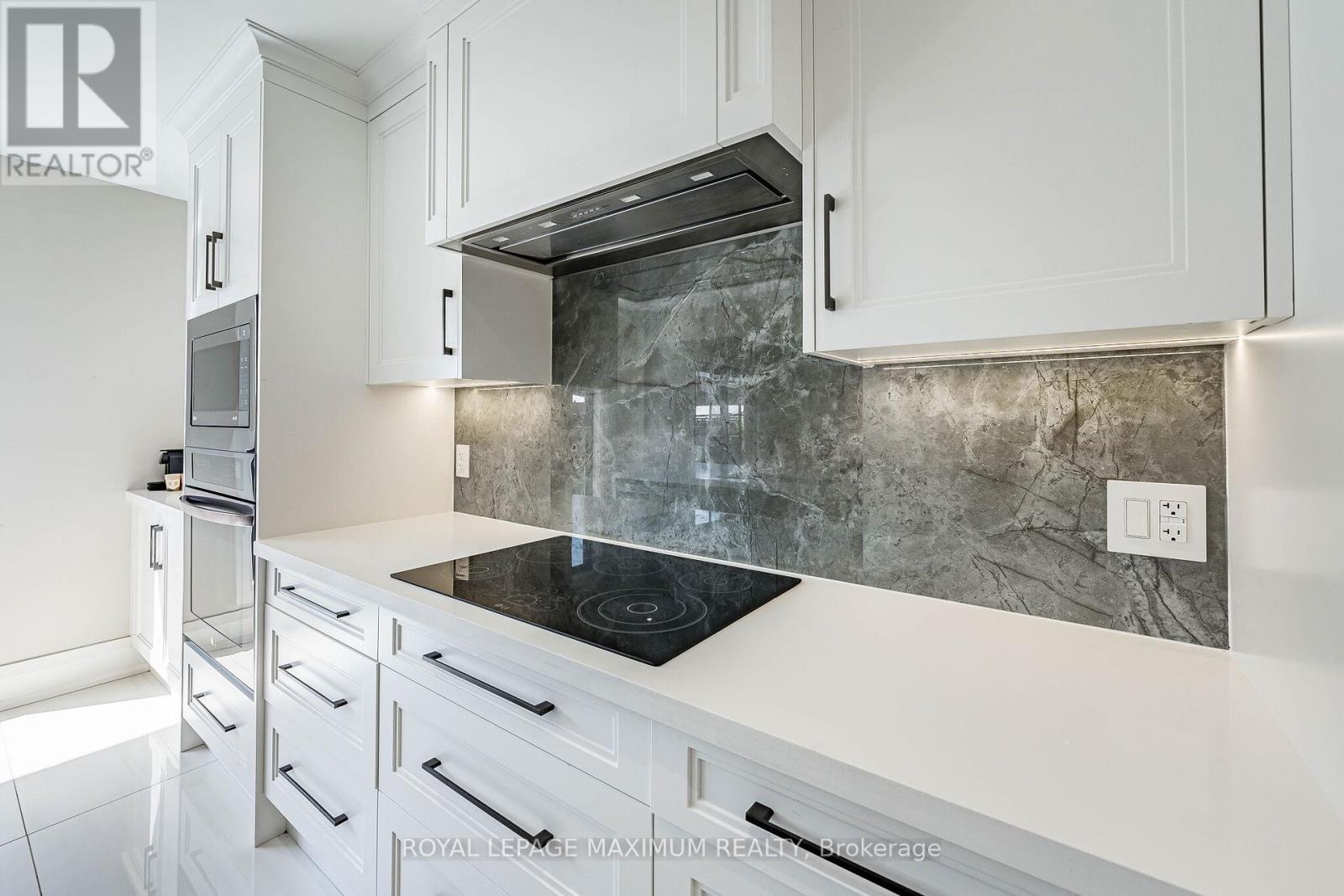 138 Jackman Crescent, Vaughan, ON - Indoor Photo Showing Kitchen