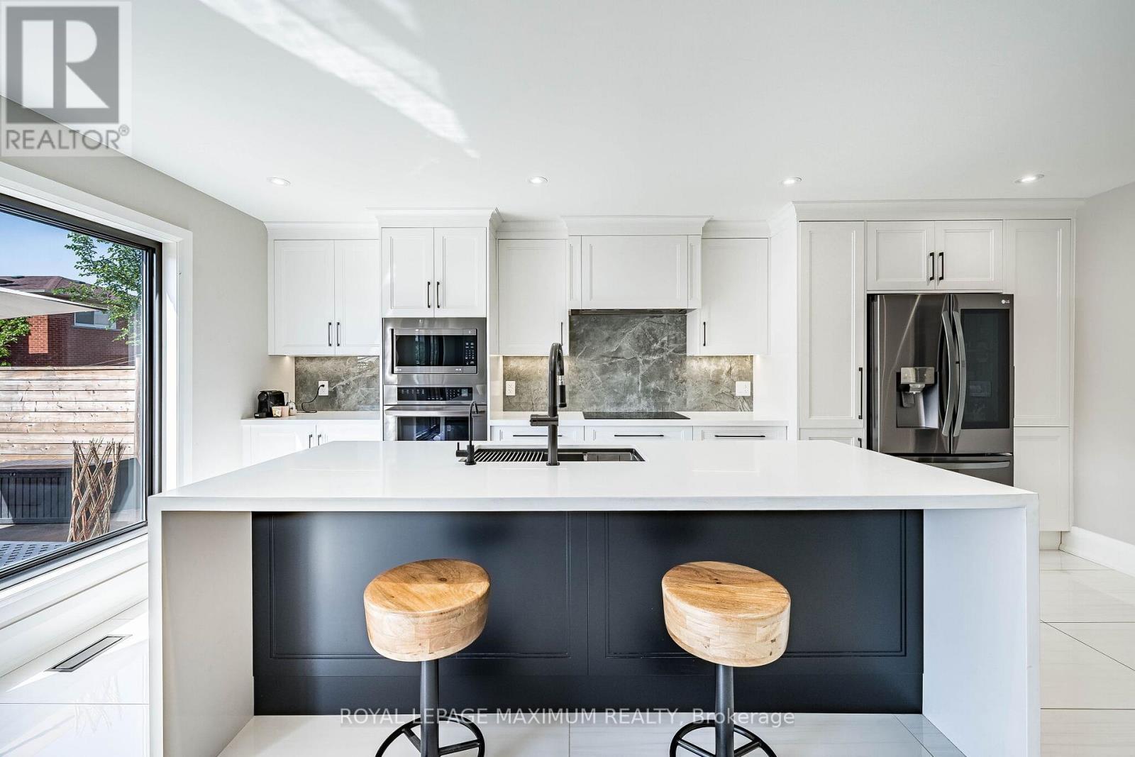 138 Jackman Crescent, Vaughan, ON - Indoor Photo Showing Kitchen With Stainless Steel Kitchen With Upgraded Kitchen