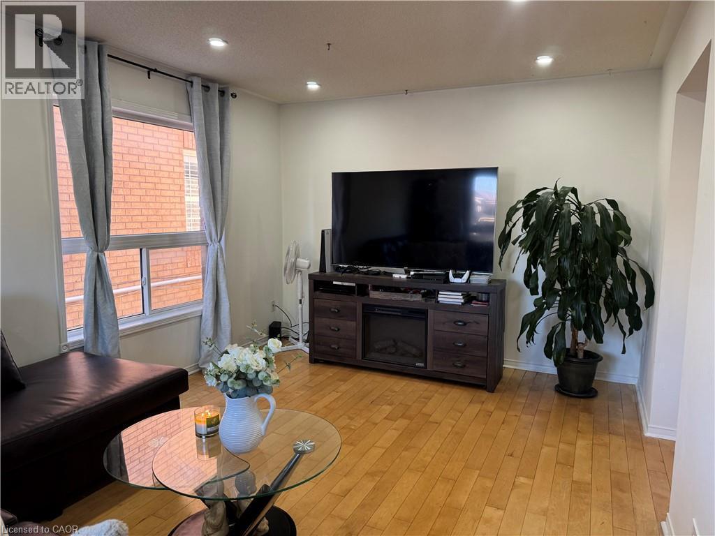 5781 Sidmouth Street, Mississauga, ON - Indoor