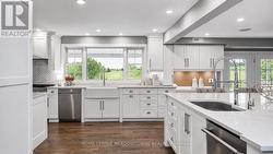 Ideal Entertainers Kitchen - 