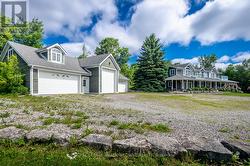 5 Car Garage with Extra Large Centre Bay - 