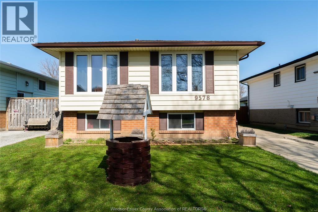 9578 Avery Unit# Main, Windsor, ON - Outdoor