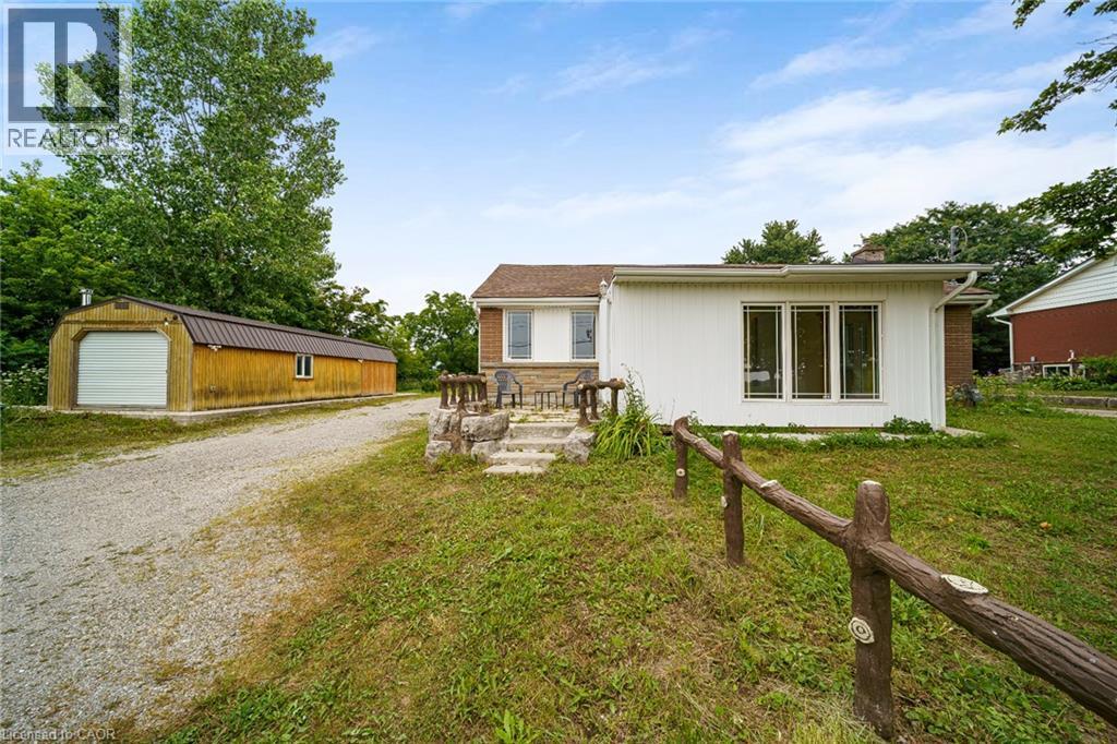 Single-story residence featuring white siding and a brown shingle roof - 7332 Twenty Road E, Glanbrook, ON - Outdoor