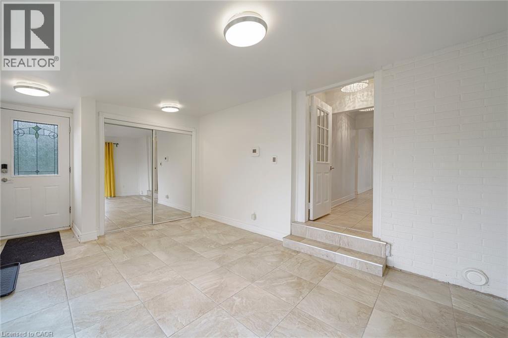 7332 Twenty Road E, Glanbrook, ON - Indoor Photo Showing Other Room