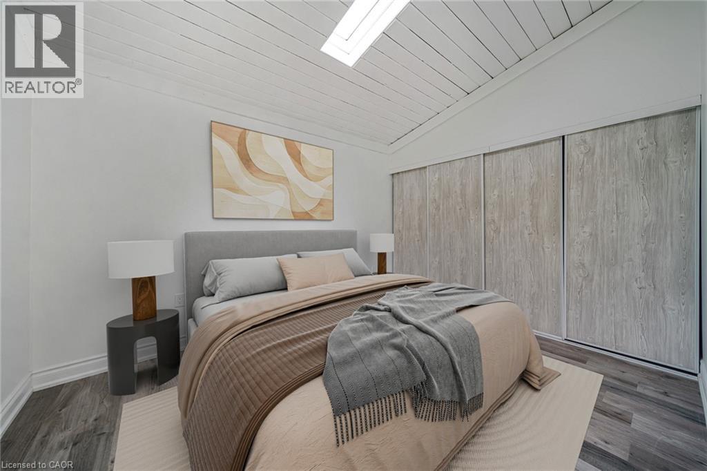 Vaulted wood-paneled ceiling featuring a skylight - 7332 Twenty Road E, Glanbrook, ON - Indoor Photo Showing Bedroom