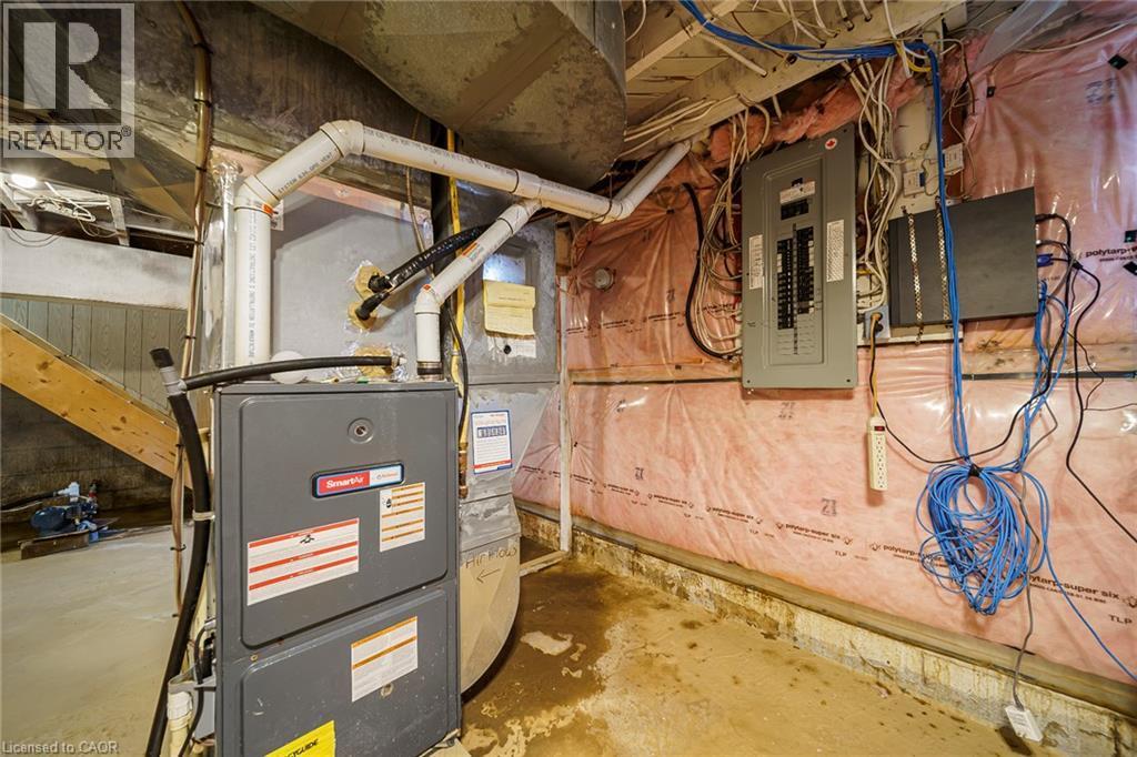 SmartPro furnace and ductwork system - 7332 Twenty Road E, Glanbrook, ON - Indoor Photo Showing Basement