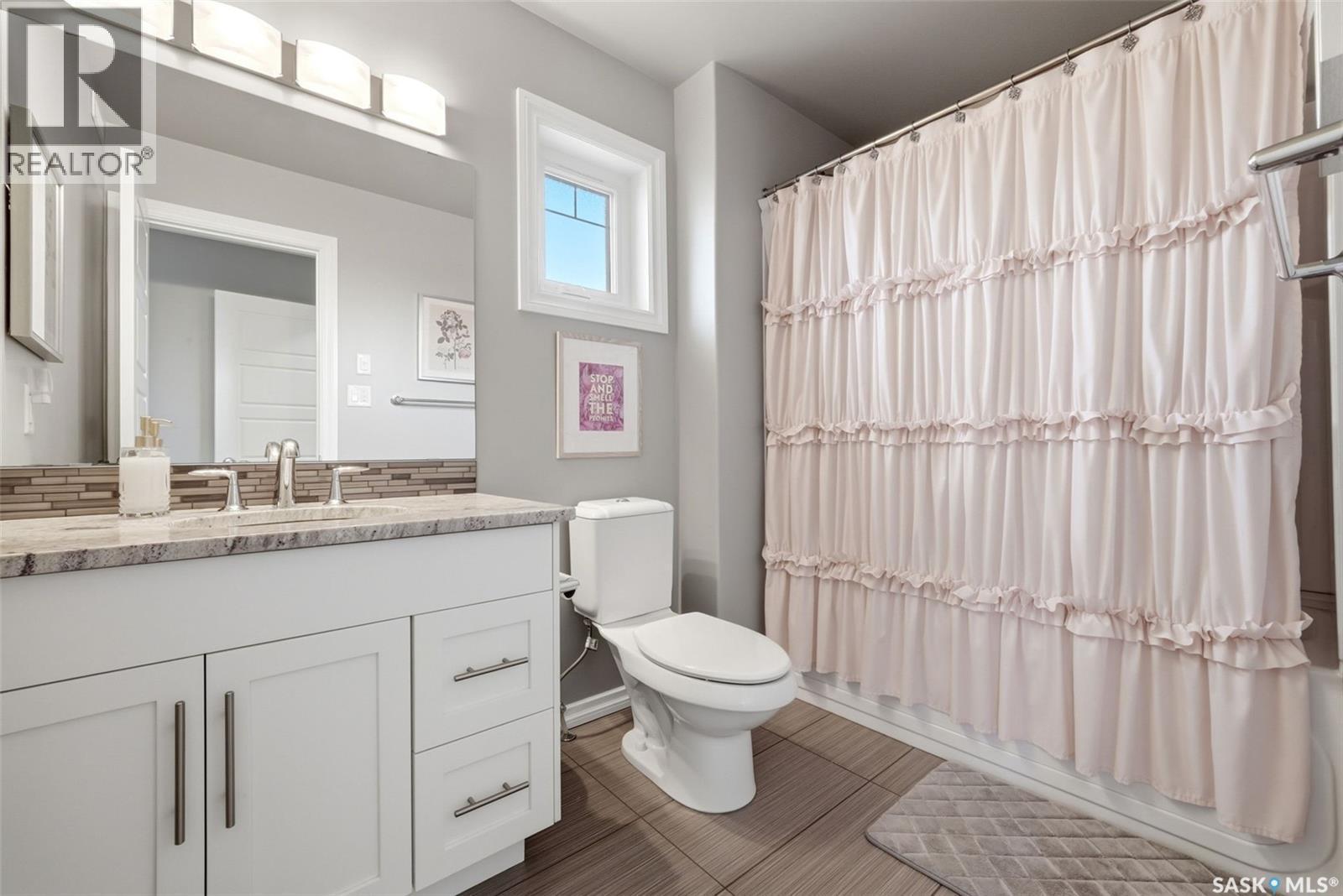 213 4002 Sandhill Crescent, Regina, SK - Indoor Photo Showing Bathroom