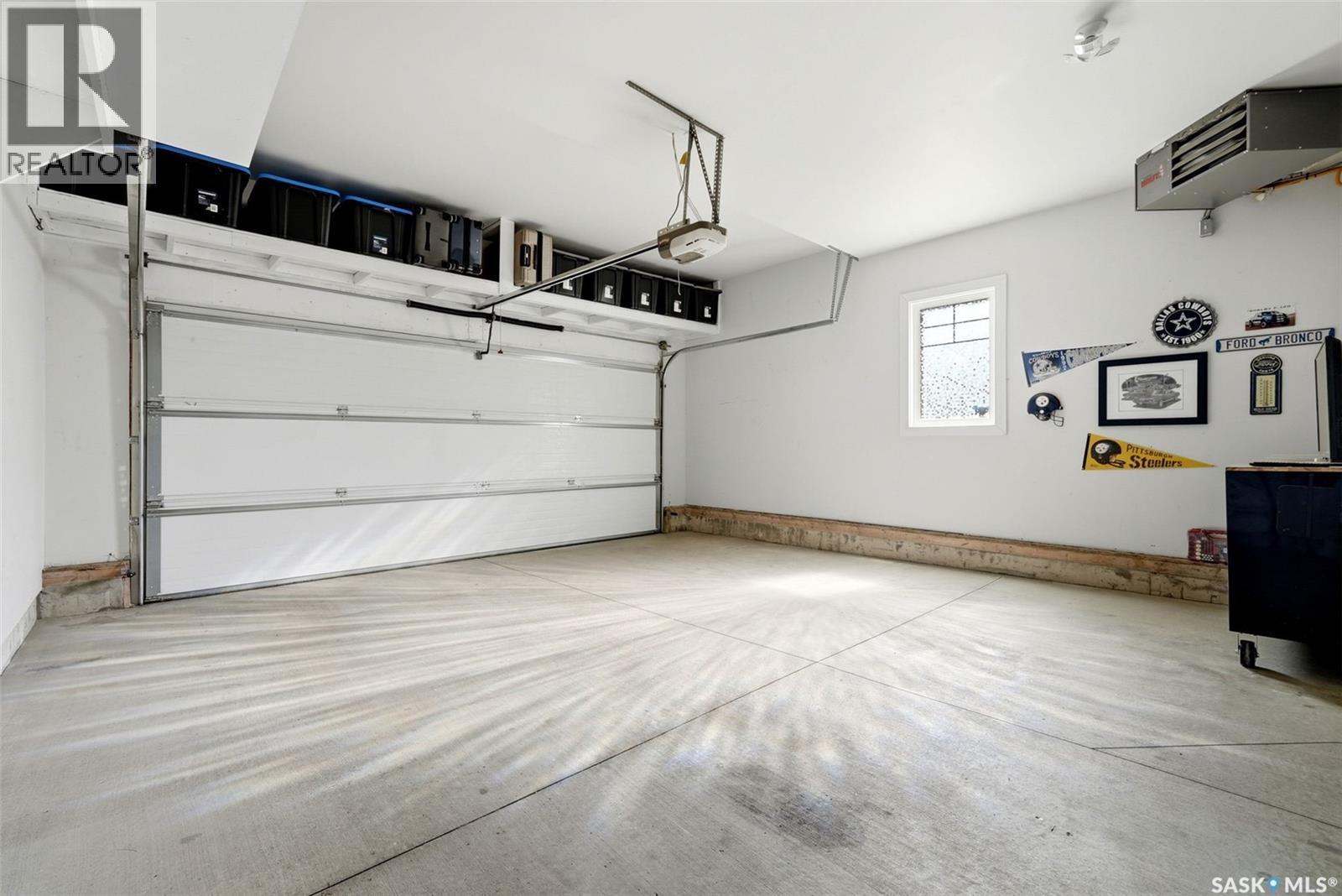 213 4002 Sandhill Crescent, Regina, SK - Indoor Photo Showing Garage
