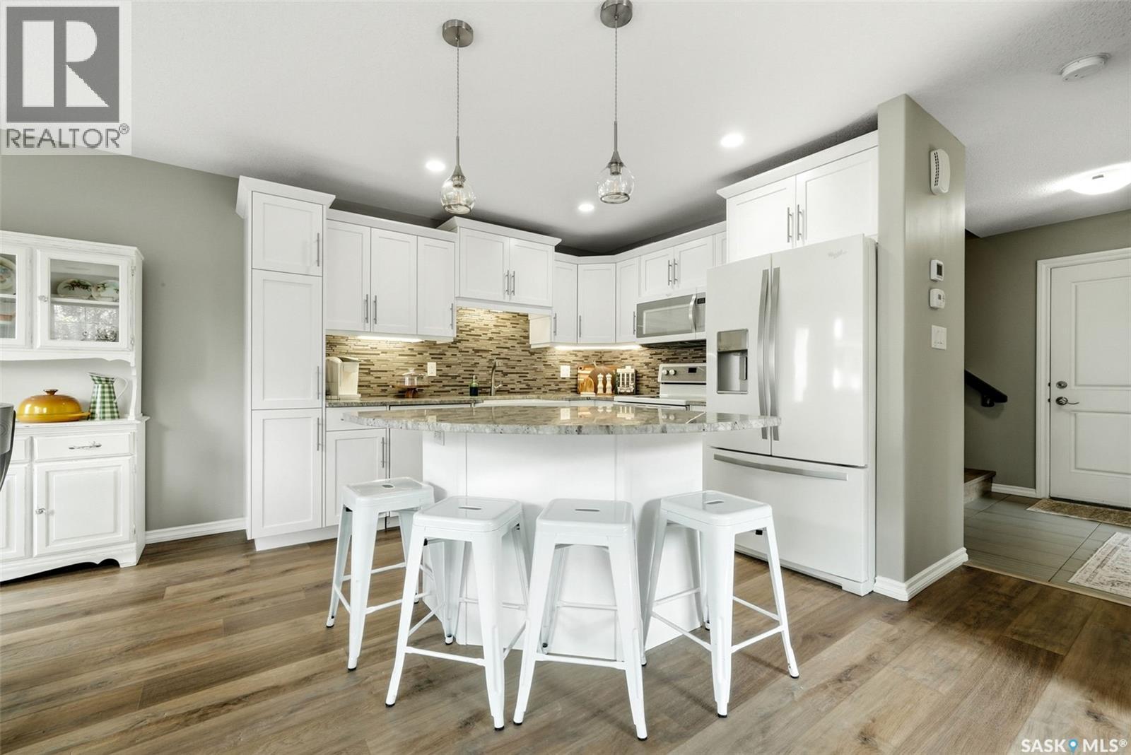 213 4002 Sandhill Crescent, Regina, SK - Indoor Photo Showing Kitchen With Upgraded Kitchen