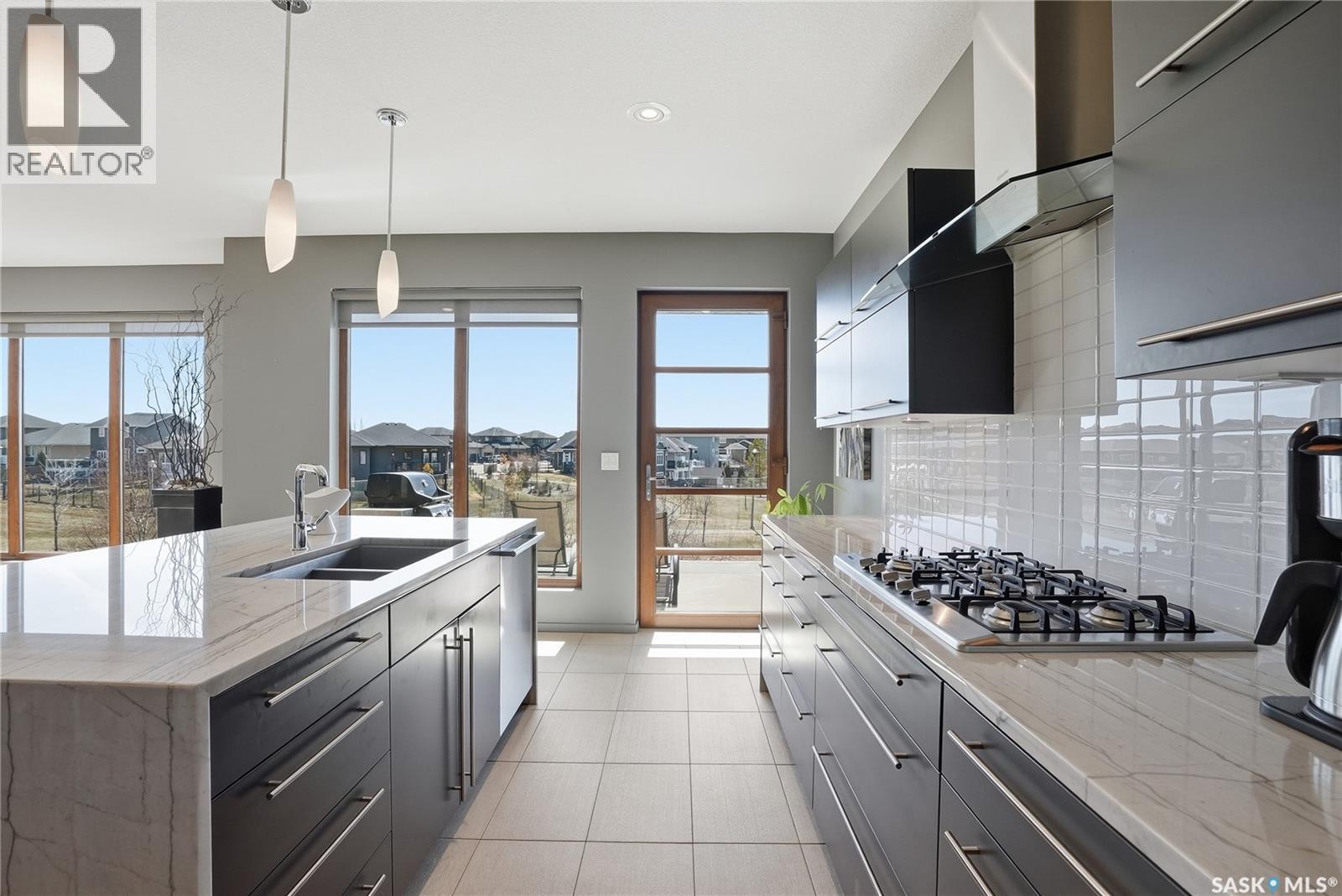 254 Whalley Crescent, Saskatoon, SK - Indoor Photo Showing Kitchen With Double Sink With Upgraded Kitchen
