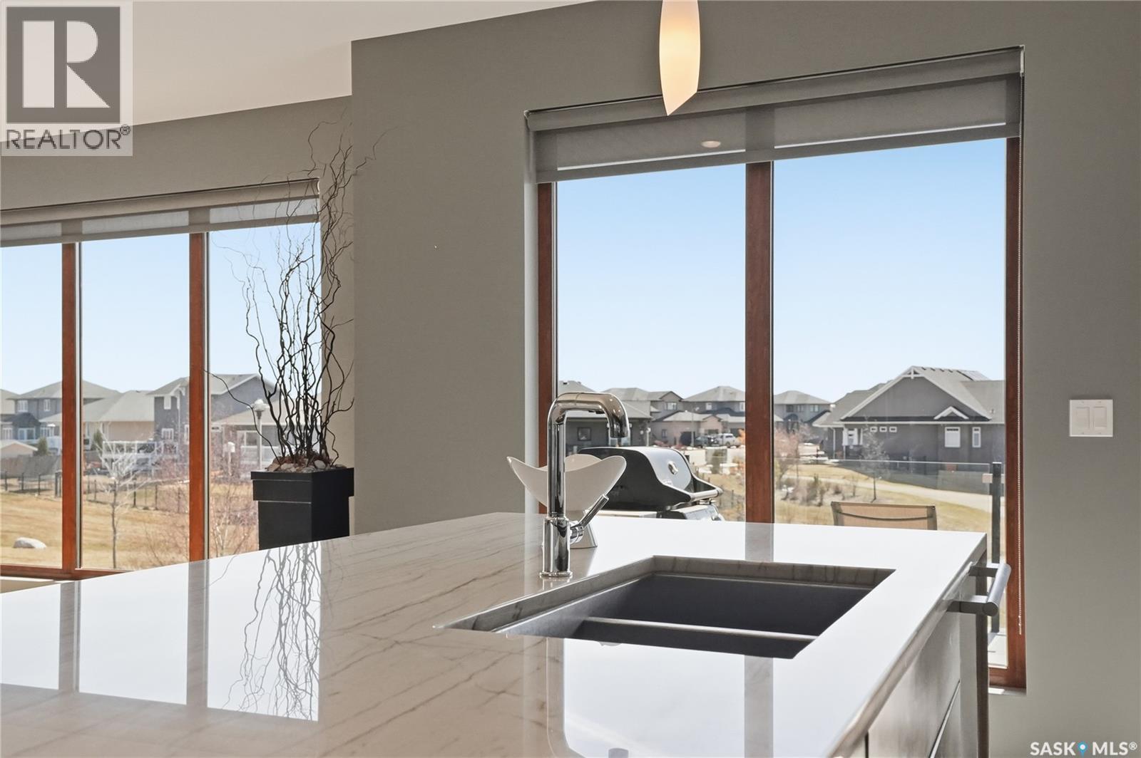 254 Whalley Crescent, Saskatoon, SK - Indoor Photo Showing Kitchen With Double Sink