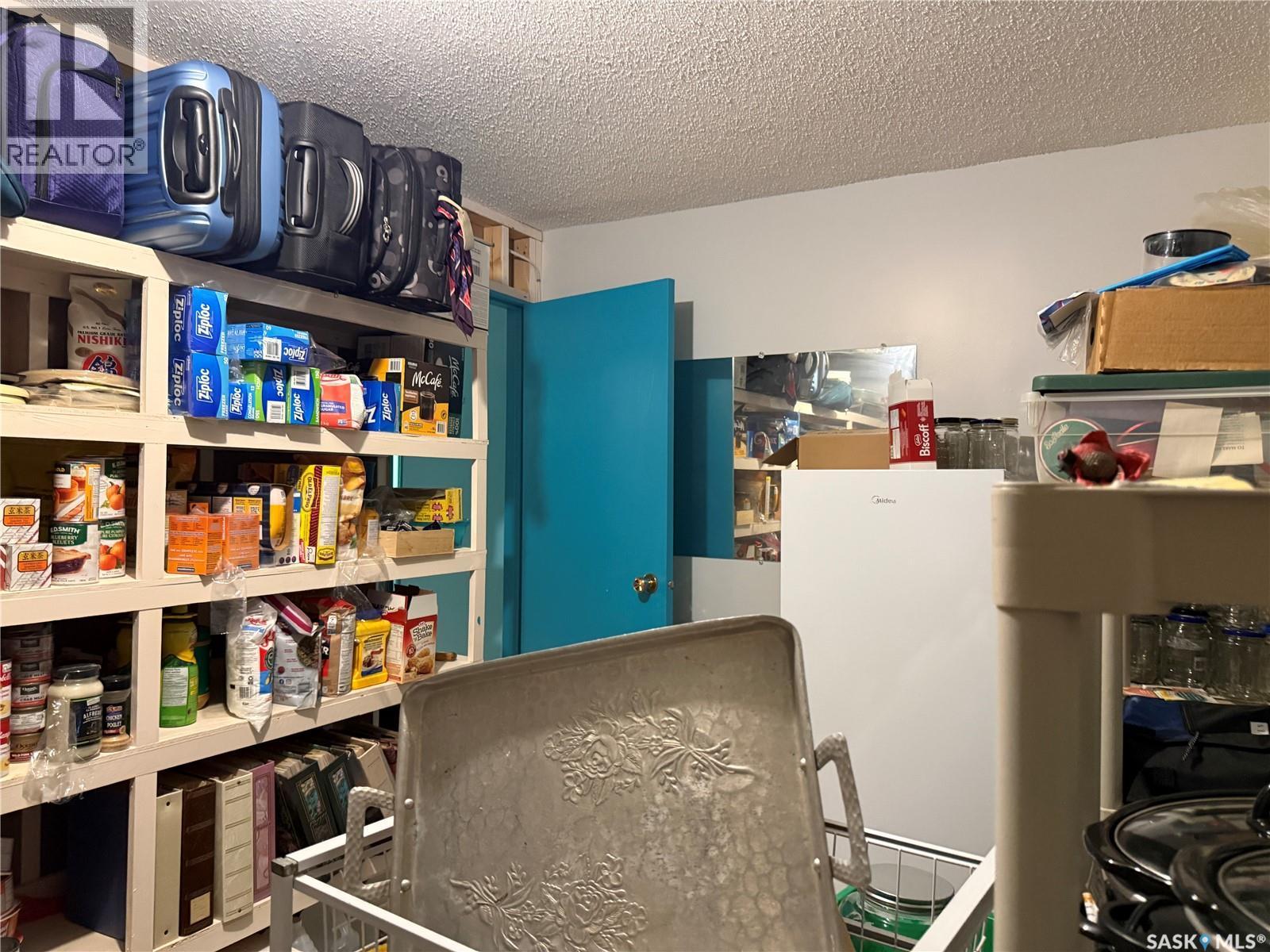 218 Rose Street, Lemberg, SK - Indoor