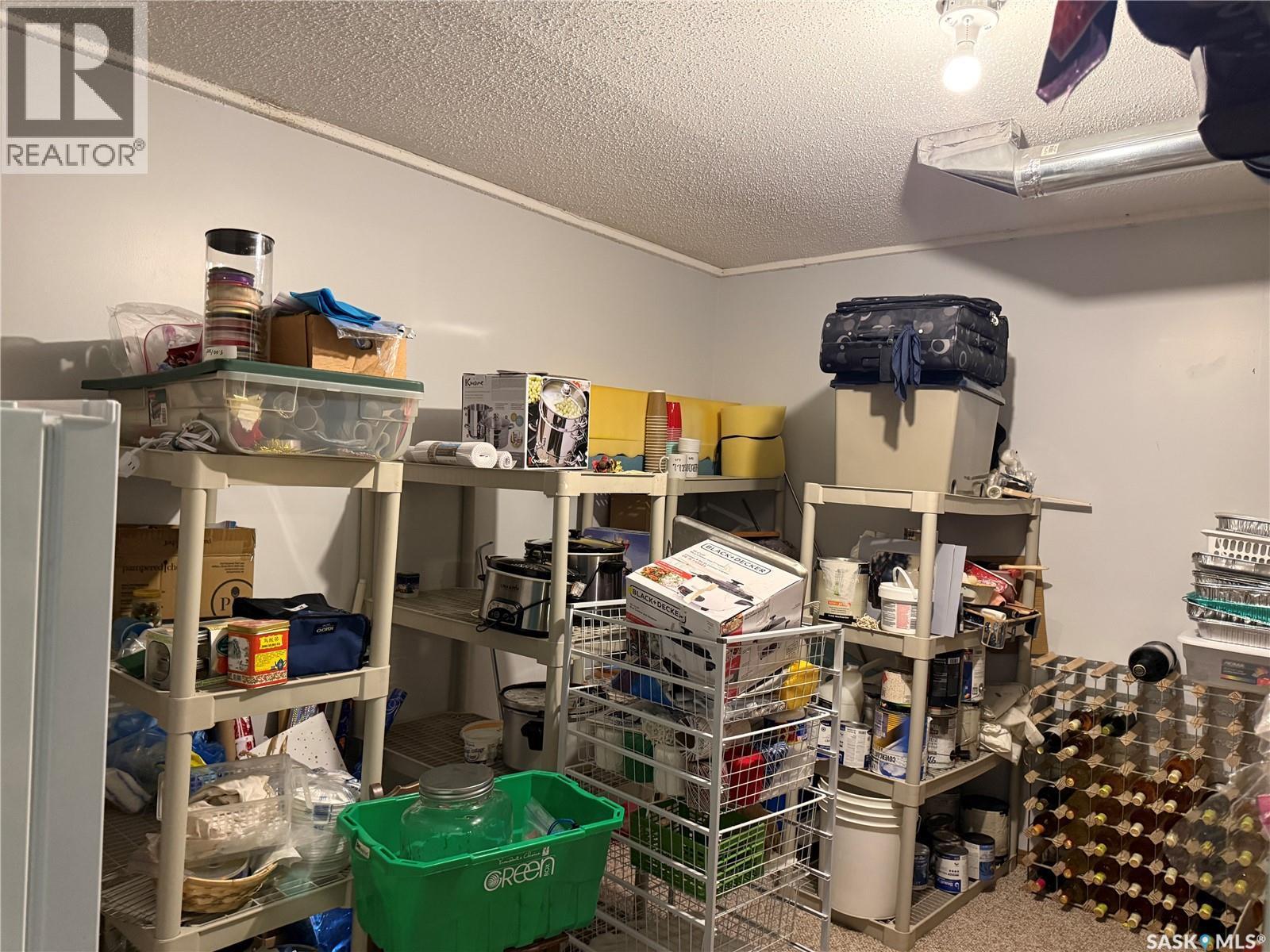 218 Rose Street, Lemberg, SK - Indoor