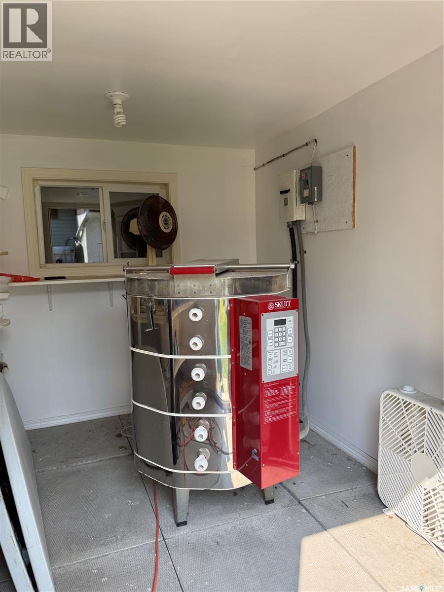 218 Rose Street, Lemberg, SK - Indoor