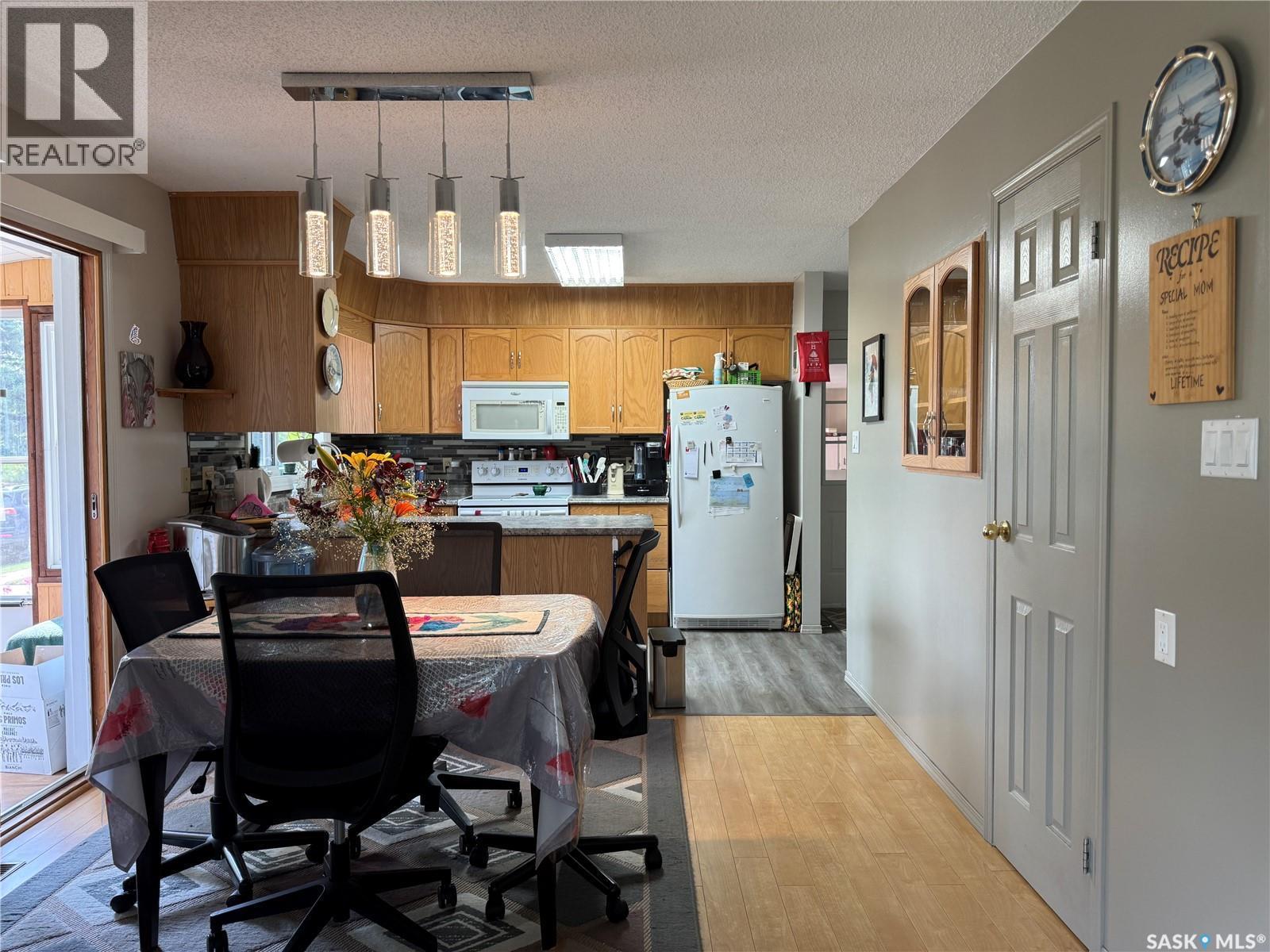 218 Rose Street, Lemberg, SK - Indoor