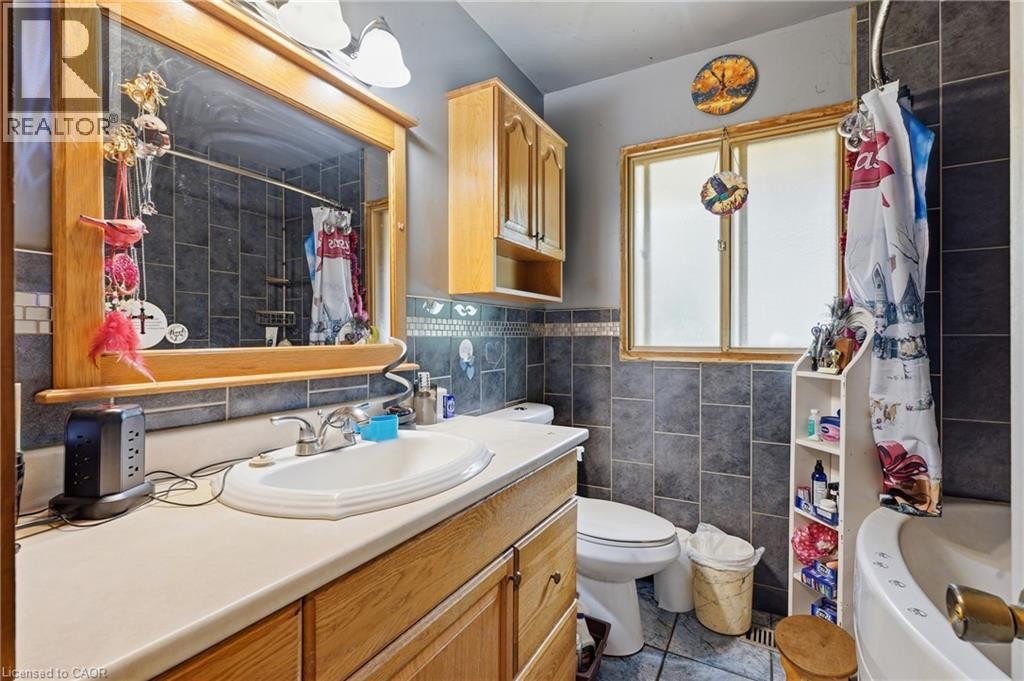 101 Crosby Drive, Kitchener, ON - Indoor Photo Showing Bathroom