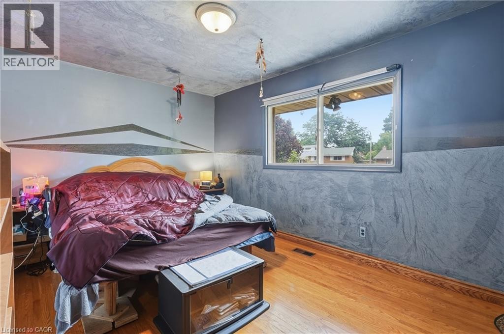 101 Crosby Drive, Kitchener, ON - Indoor Photo Showing Bedroom