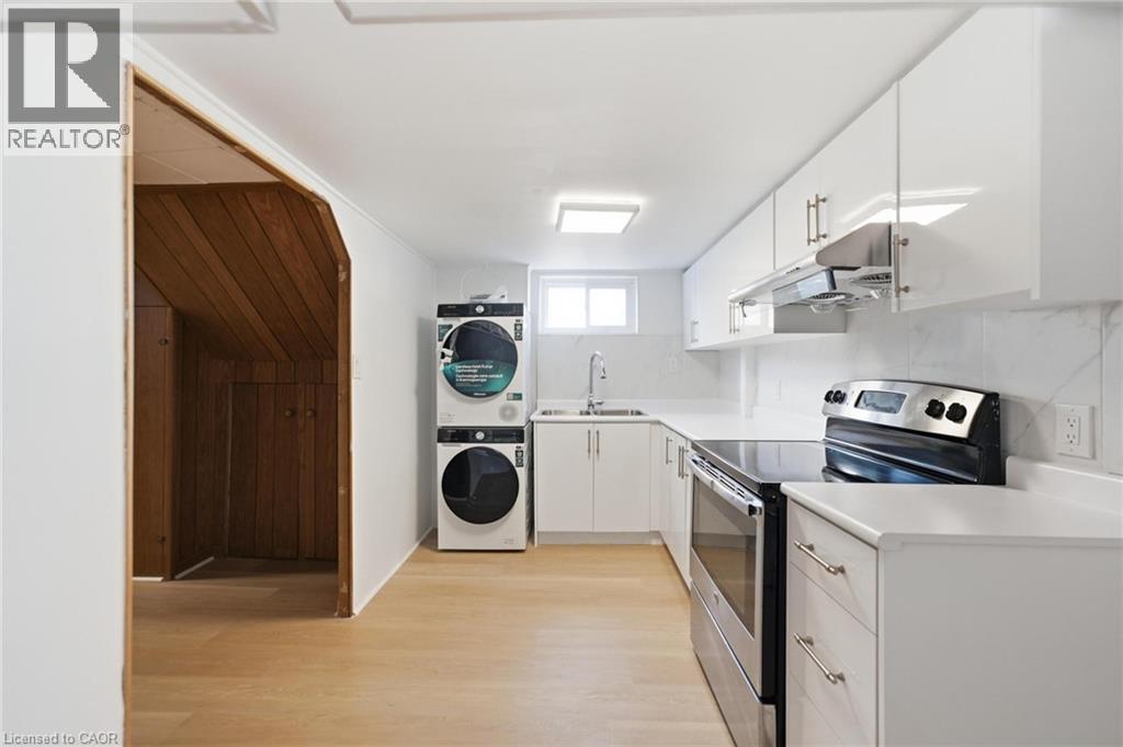22 David Avenue, Hamilton, ON - Indoor Photo Showing Kitchen