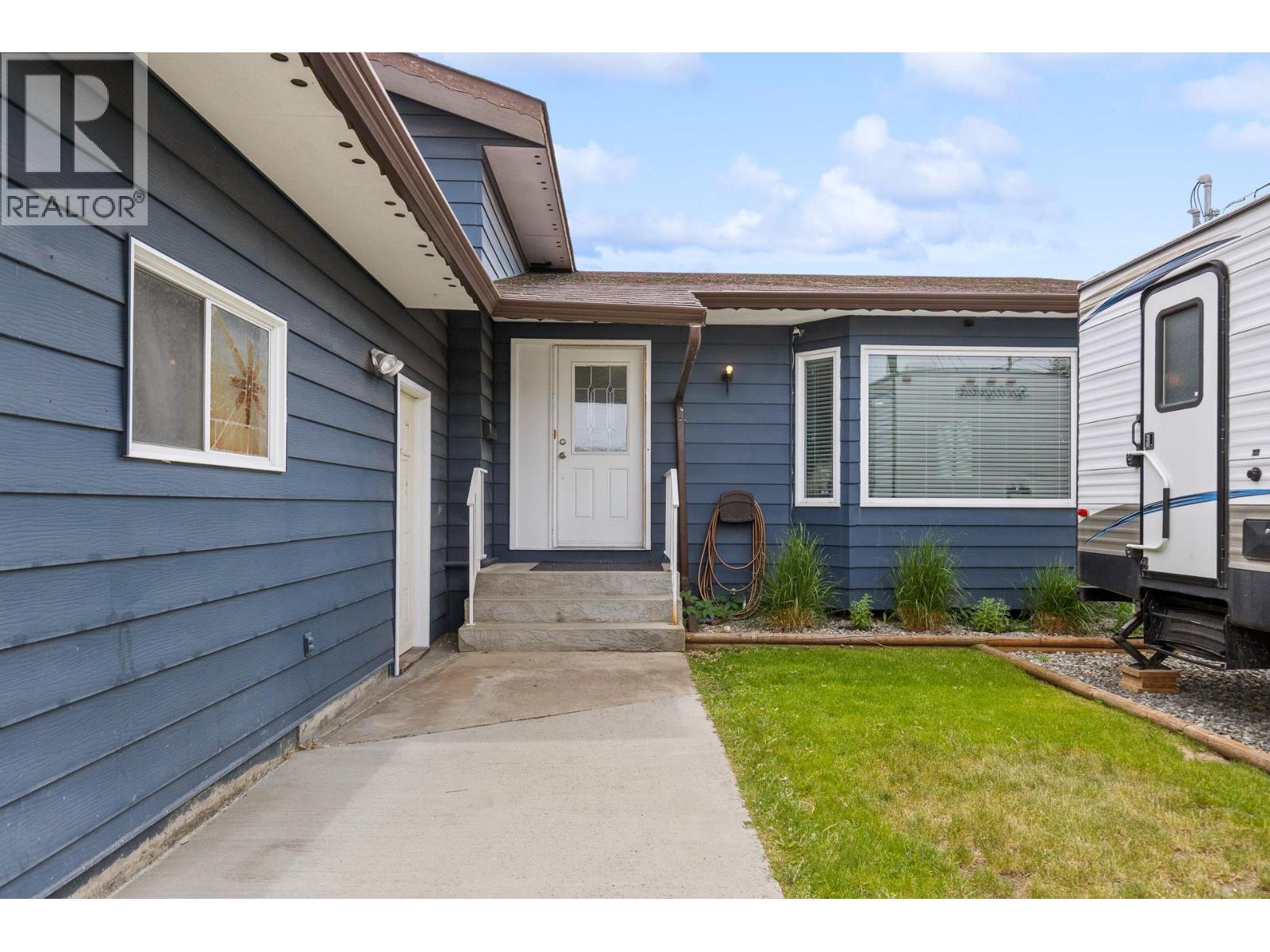 1035 Elwyn Road, Kelowna, BC - Outdoor