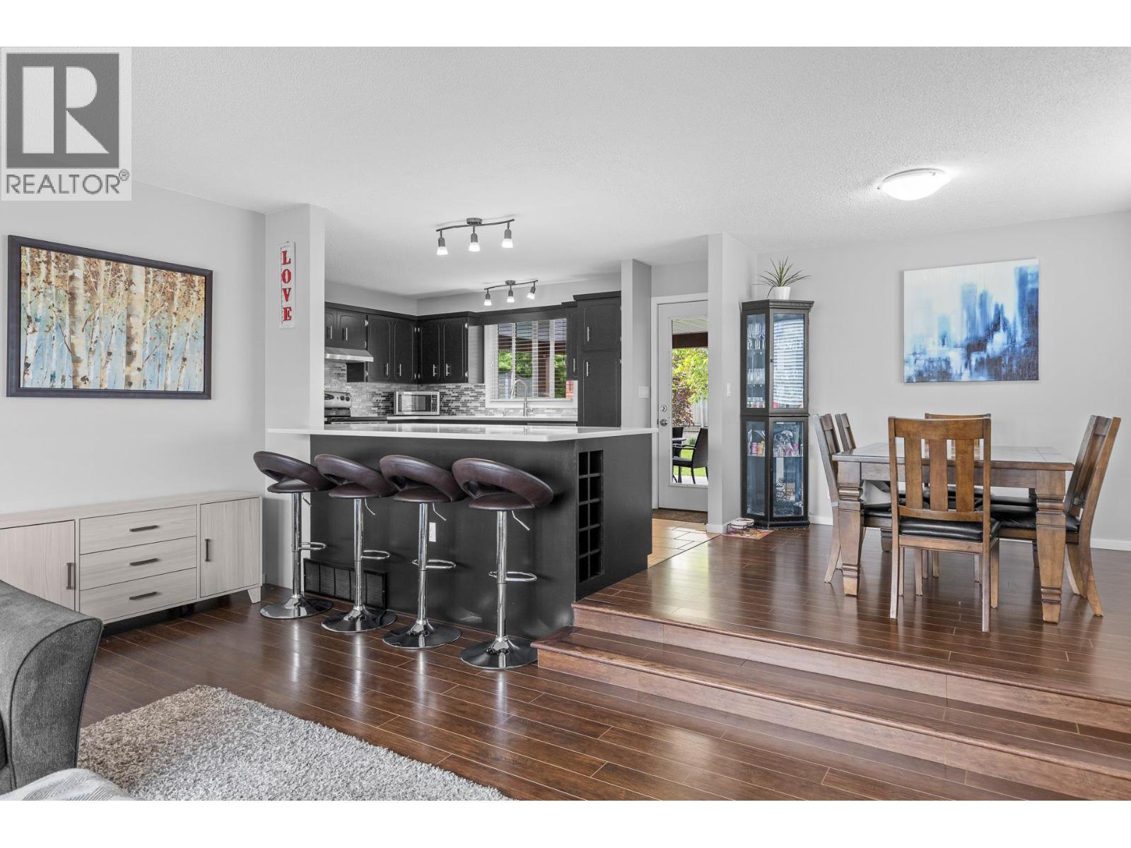 1035 Elwyn Road, Kelowna, BC - Indoor Photo Showing Dining Room
