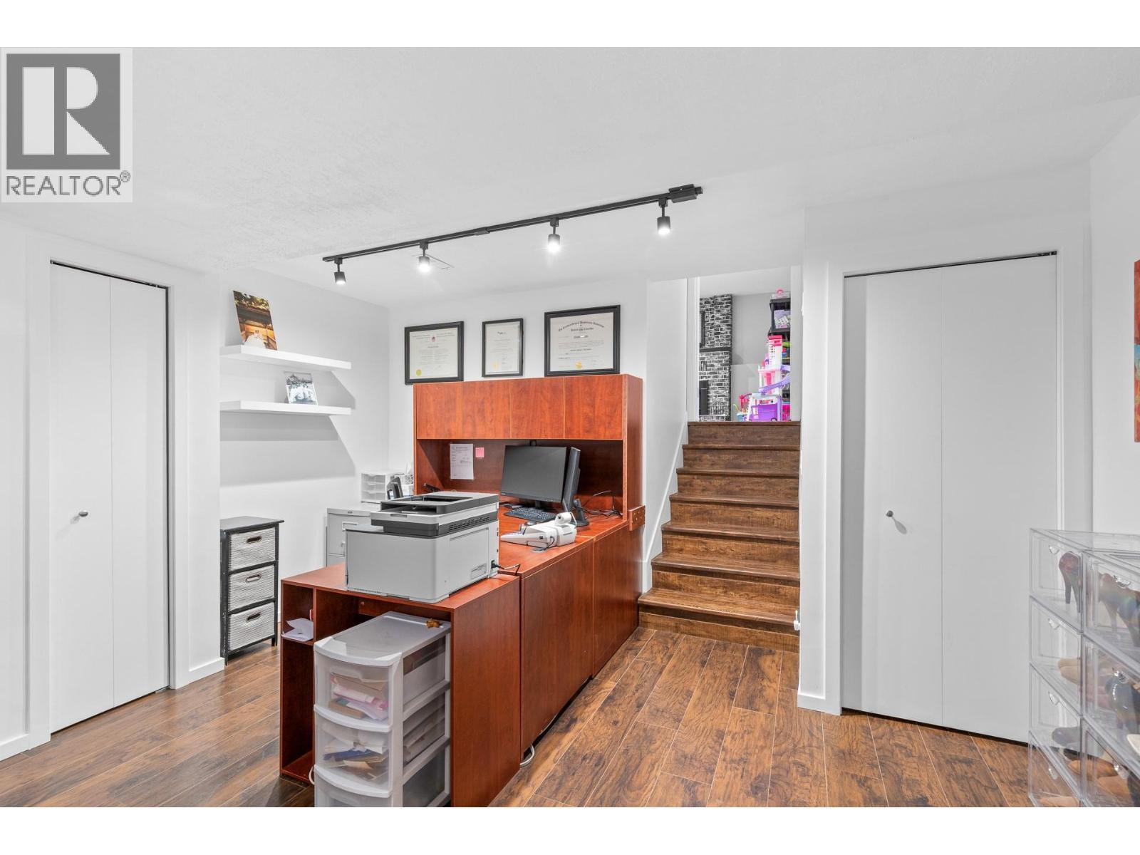 1035 Elwyn Road, Kelowna, BC - Indoor