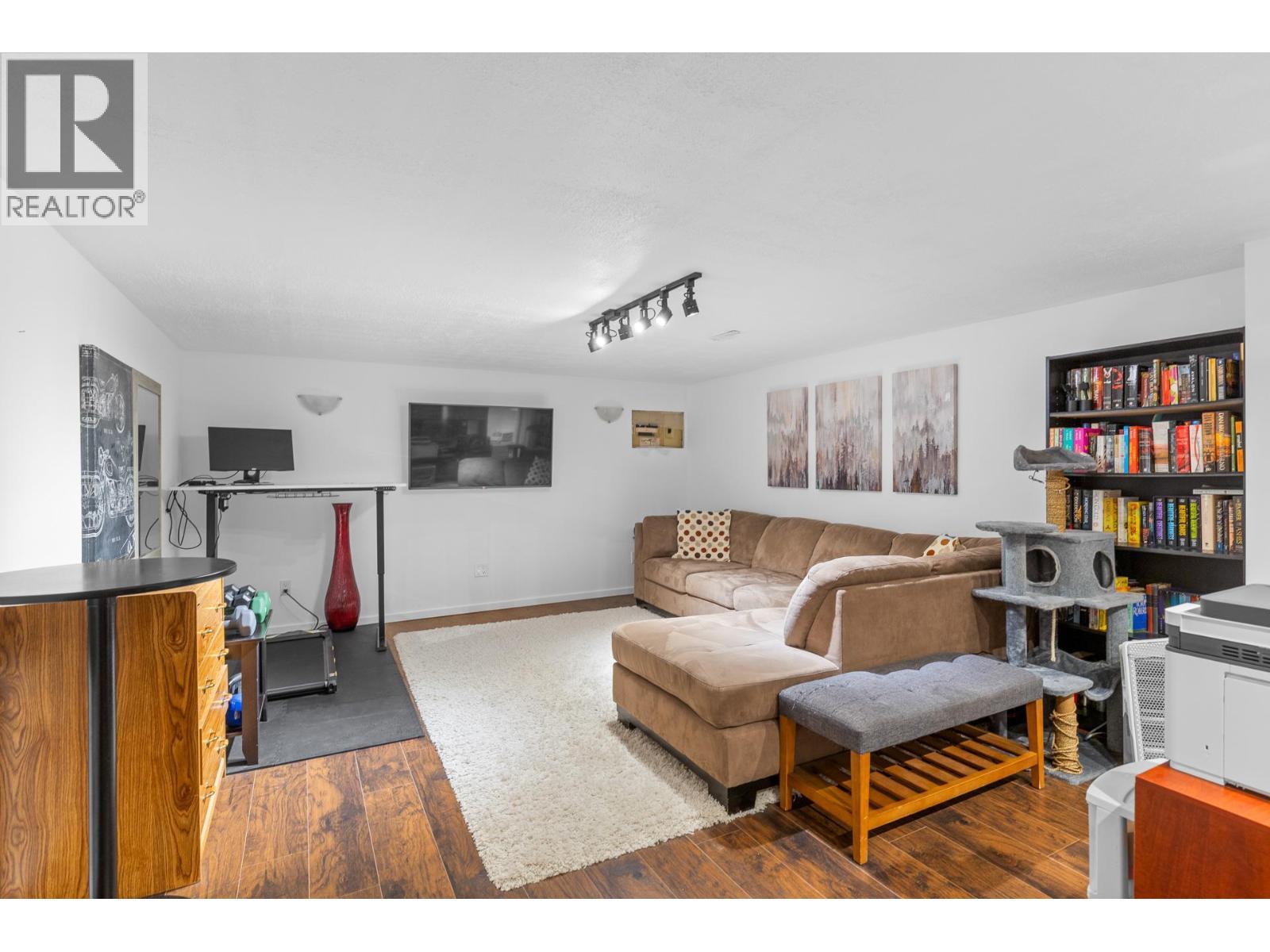 1035 Elwyn Road, Kelowna, BC - Indoor