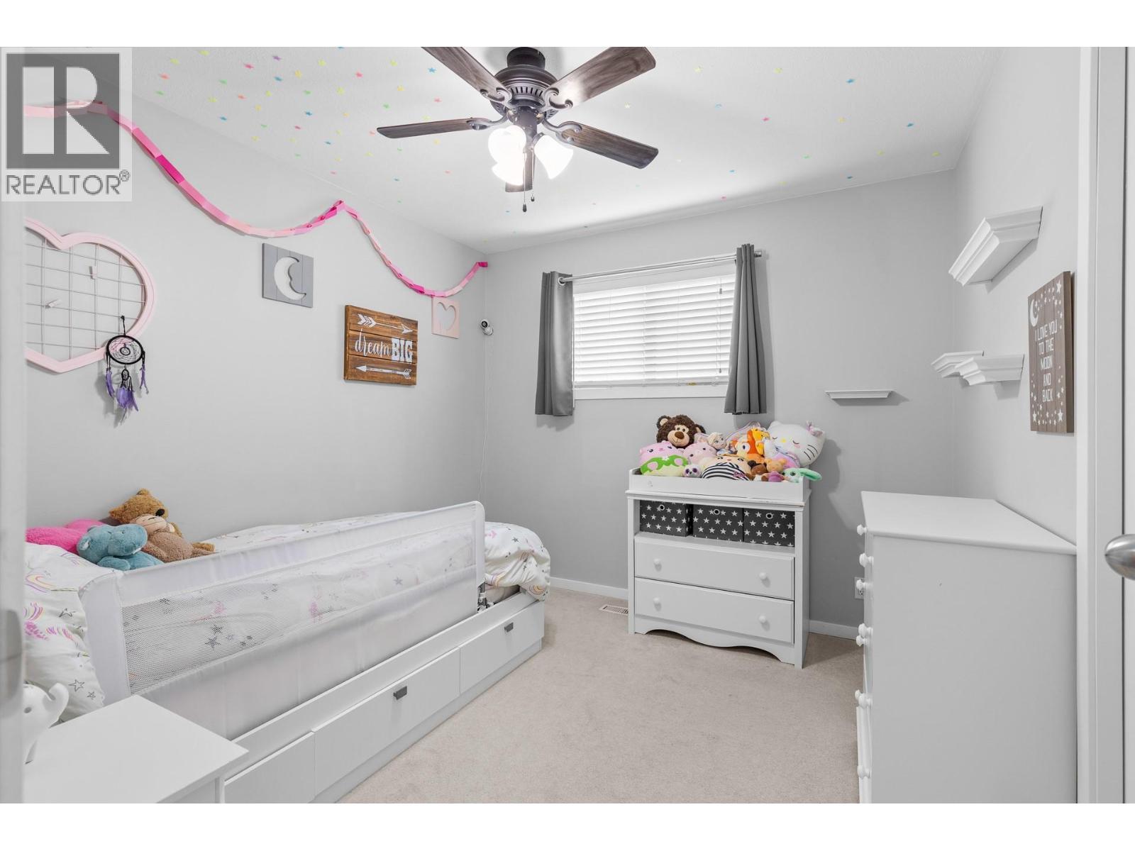 1035 Elwyn Road, Kelowna, BC - Indoor Photo Showing Bedroom