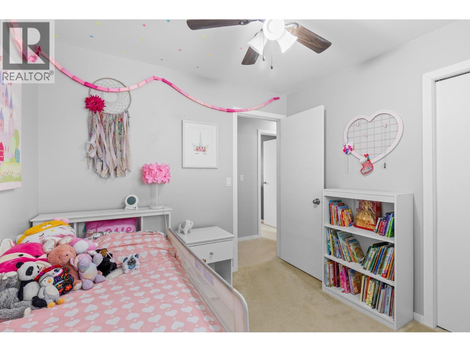 1035 Elwyn Road, Kelowna, BC - Indoor Photo Showing Bedroom