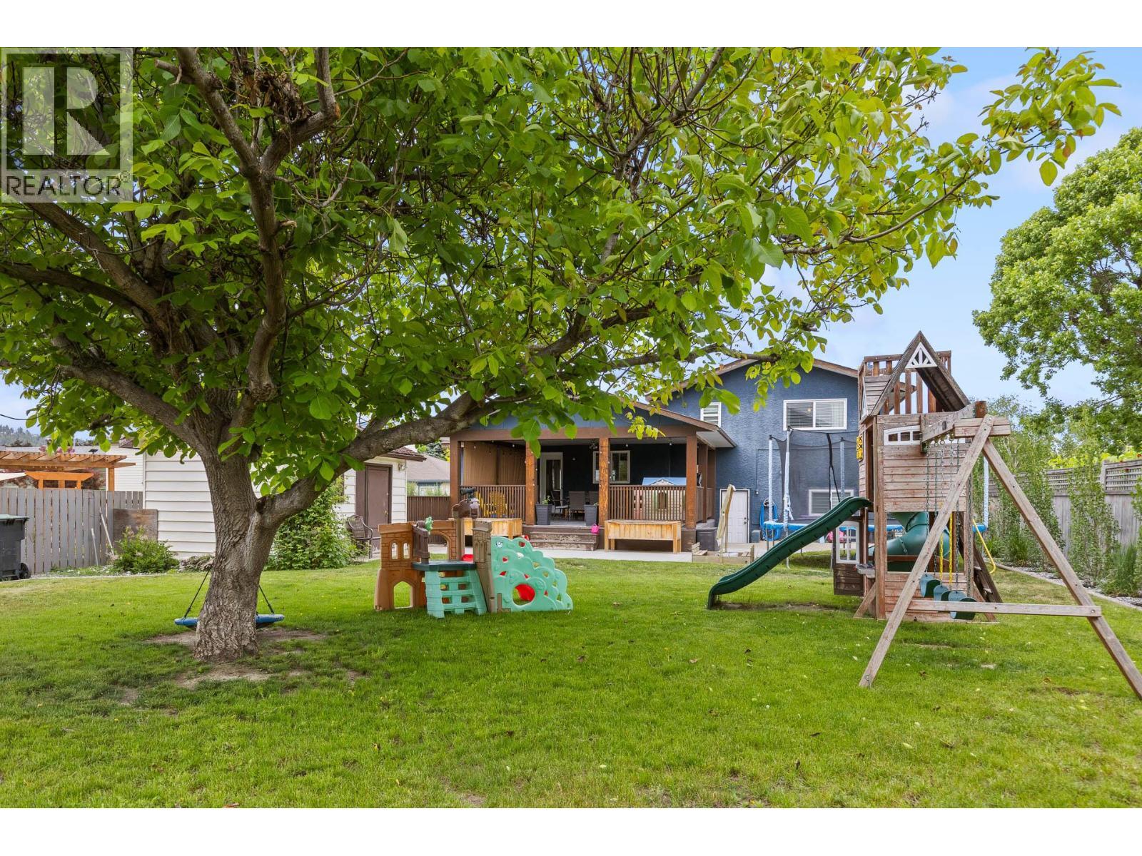 1035 Elwyn Road, Kelowna, BC - Outdoor