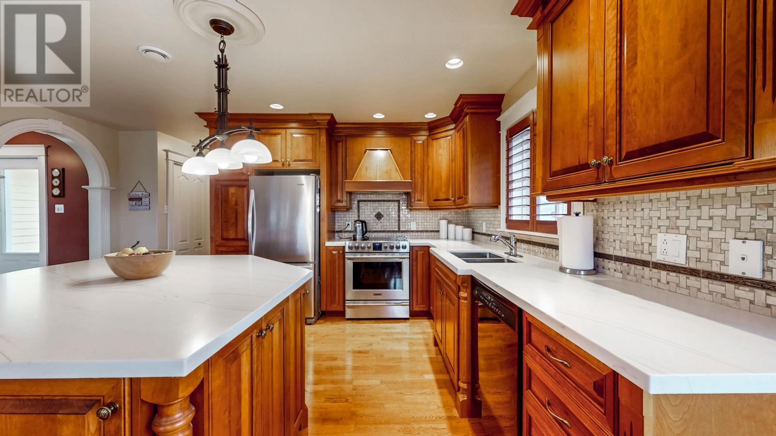 28 Pinware Crescent, Mount Pearl, NL - Indoor Photo Showing Kitchen With Double Sink