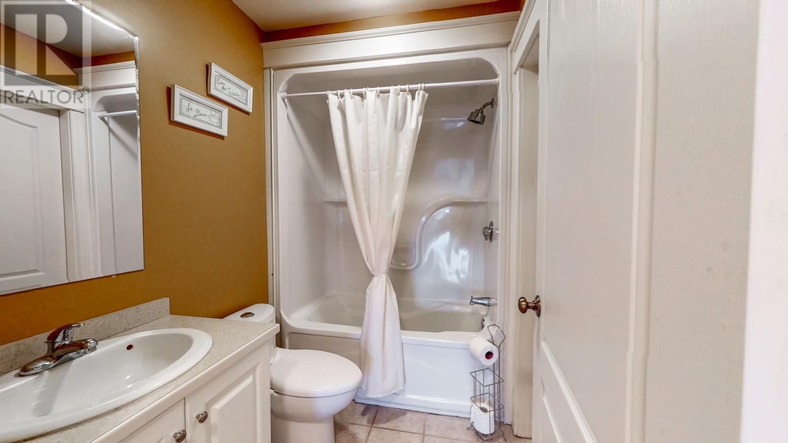 28 Pinware Crescent, Mount Pearl, NL - Indoor Photo Showing Bathroom