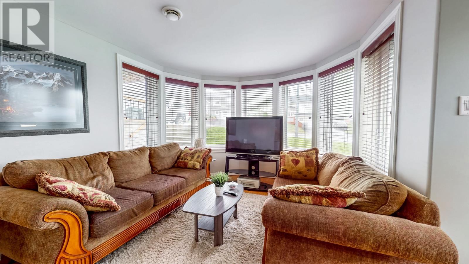APT. Above ground open concept living room - 28 Pinware Crescent, Mount Pearl, NL - Indoor Photo Showing Living Room