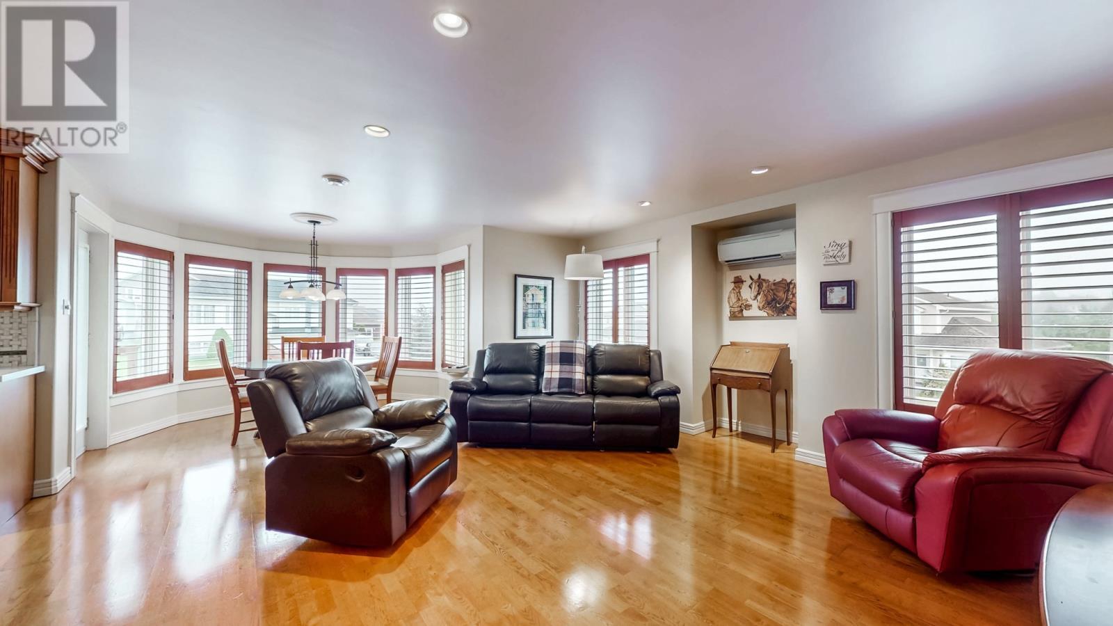 28 Pinware Crescent, Mount Pearl, NL - Indoor Photo Showing Living Room