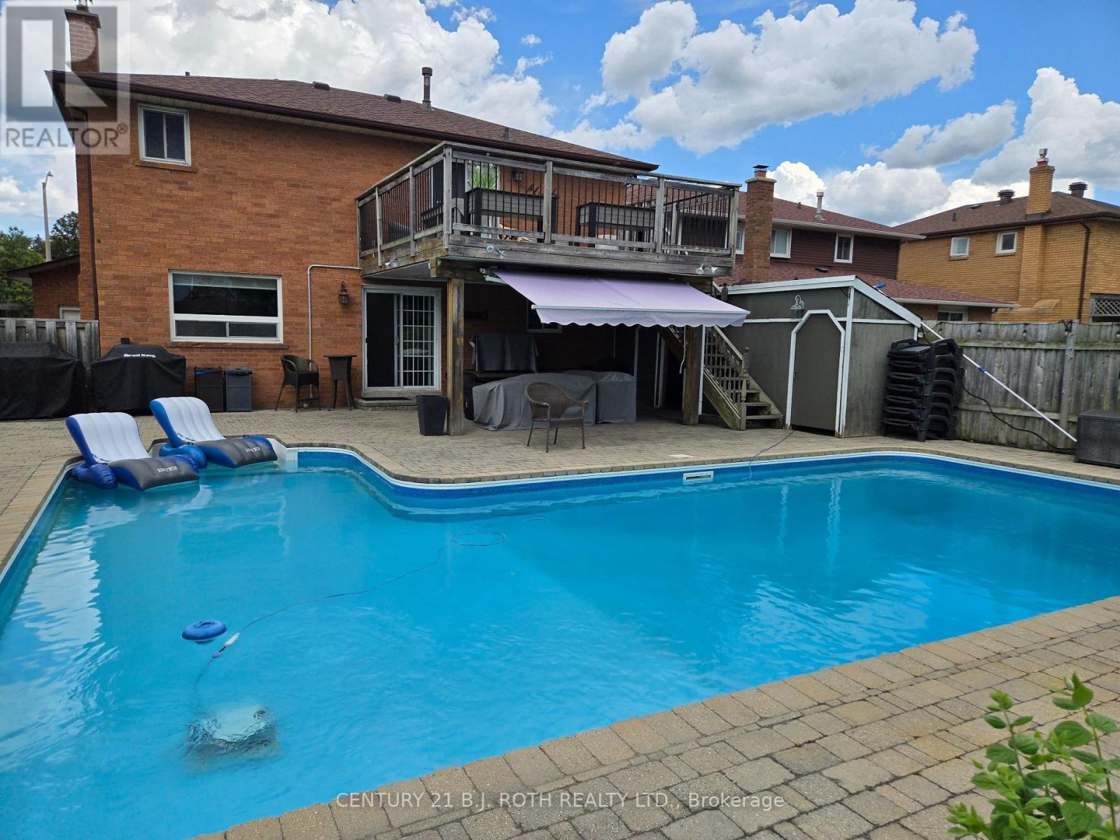 Bachelor - 105 Chieftain Crescent, Barrie, ON - Outdoor With In Ground Pool With Exterior