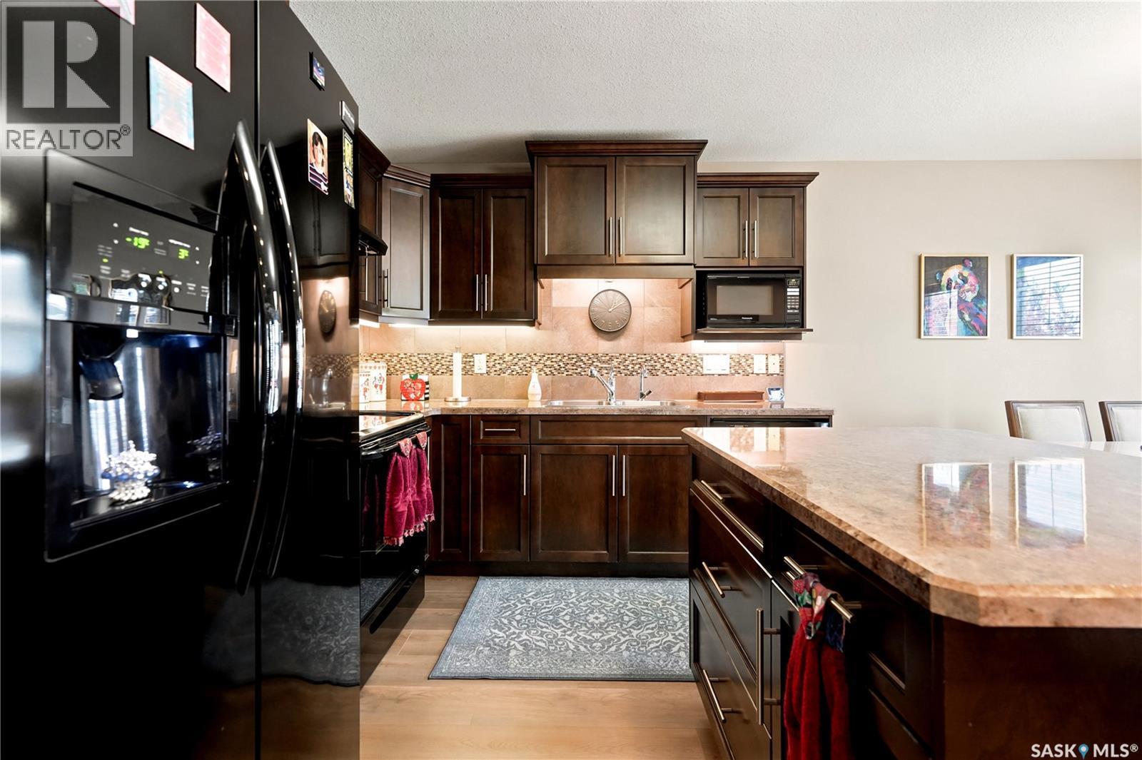 104 4100 Sandhill Crescent, Regina, SK - Indoor Photo Showing Kitchen With Upgraded Kitchen