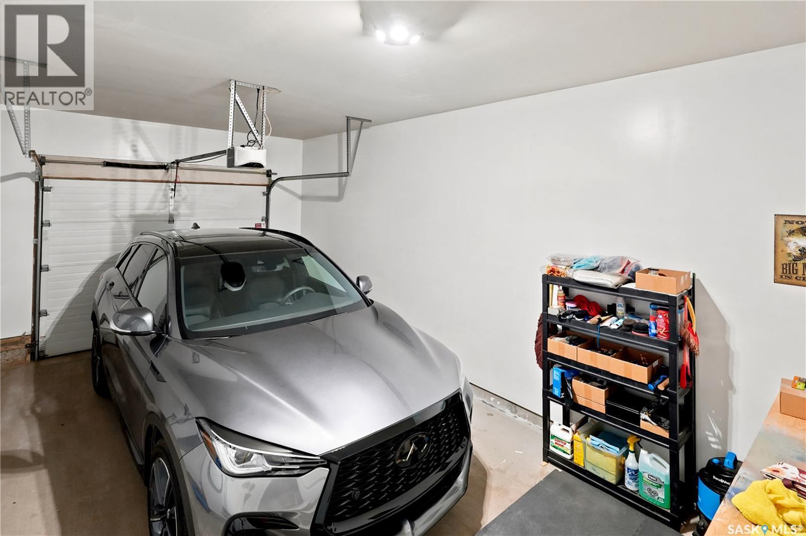 104 4100 Sandhill Crescent, Regina, SK - Indoor Photo Showing Garage
