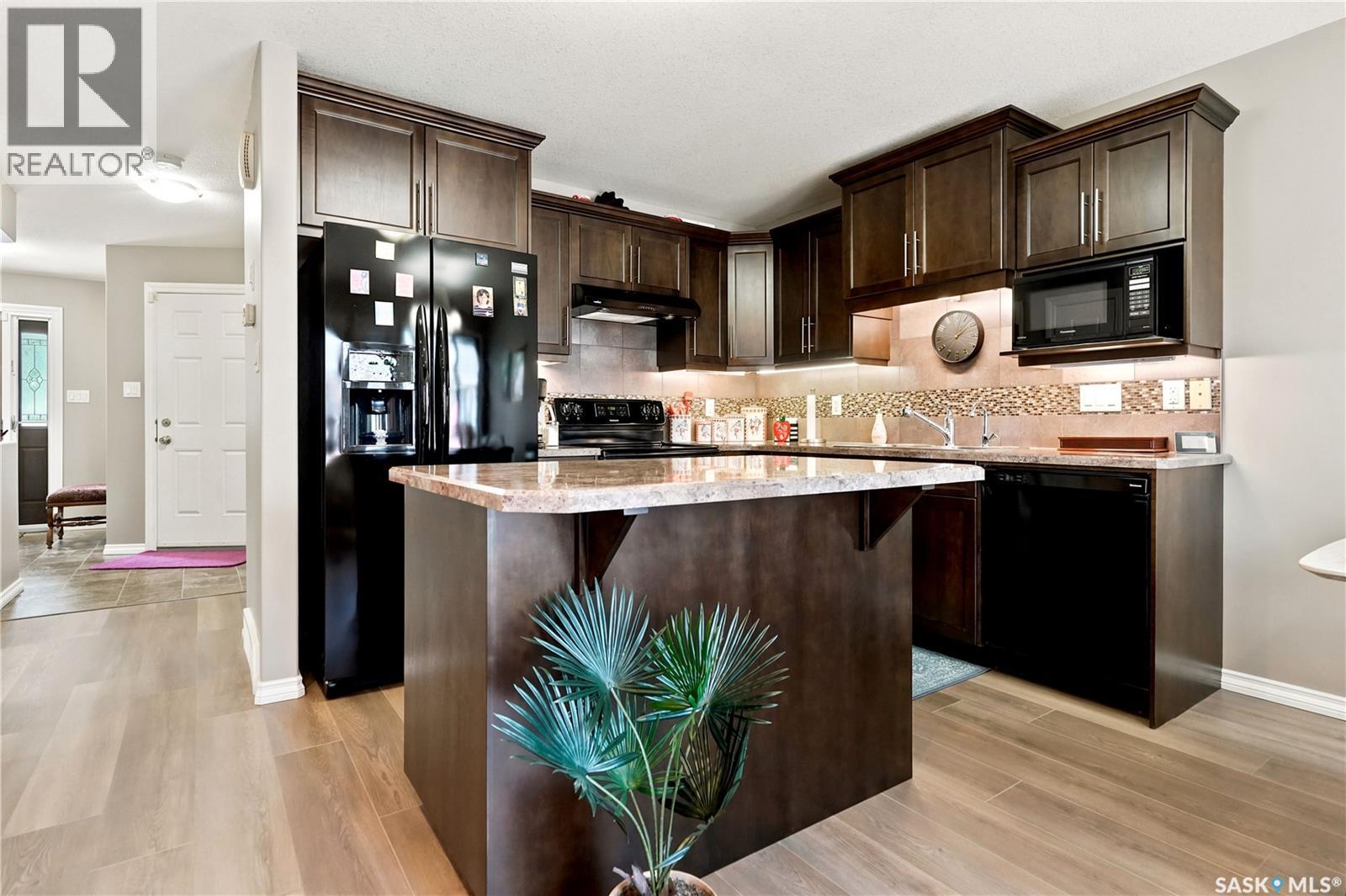 104 4100 Sandhill Crescent, Regina, SK - Indoor Photo Showing Kitchen