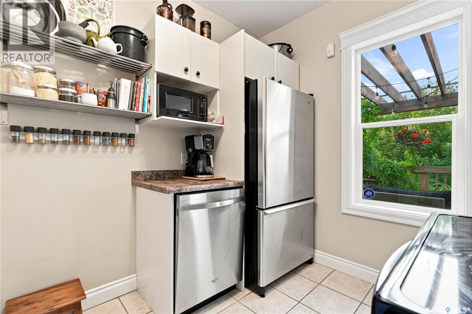 704 32Nd Street W, Saskatoon, SK - Indoor Photo Showing Kitchen