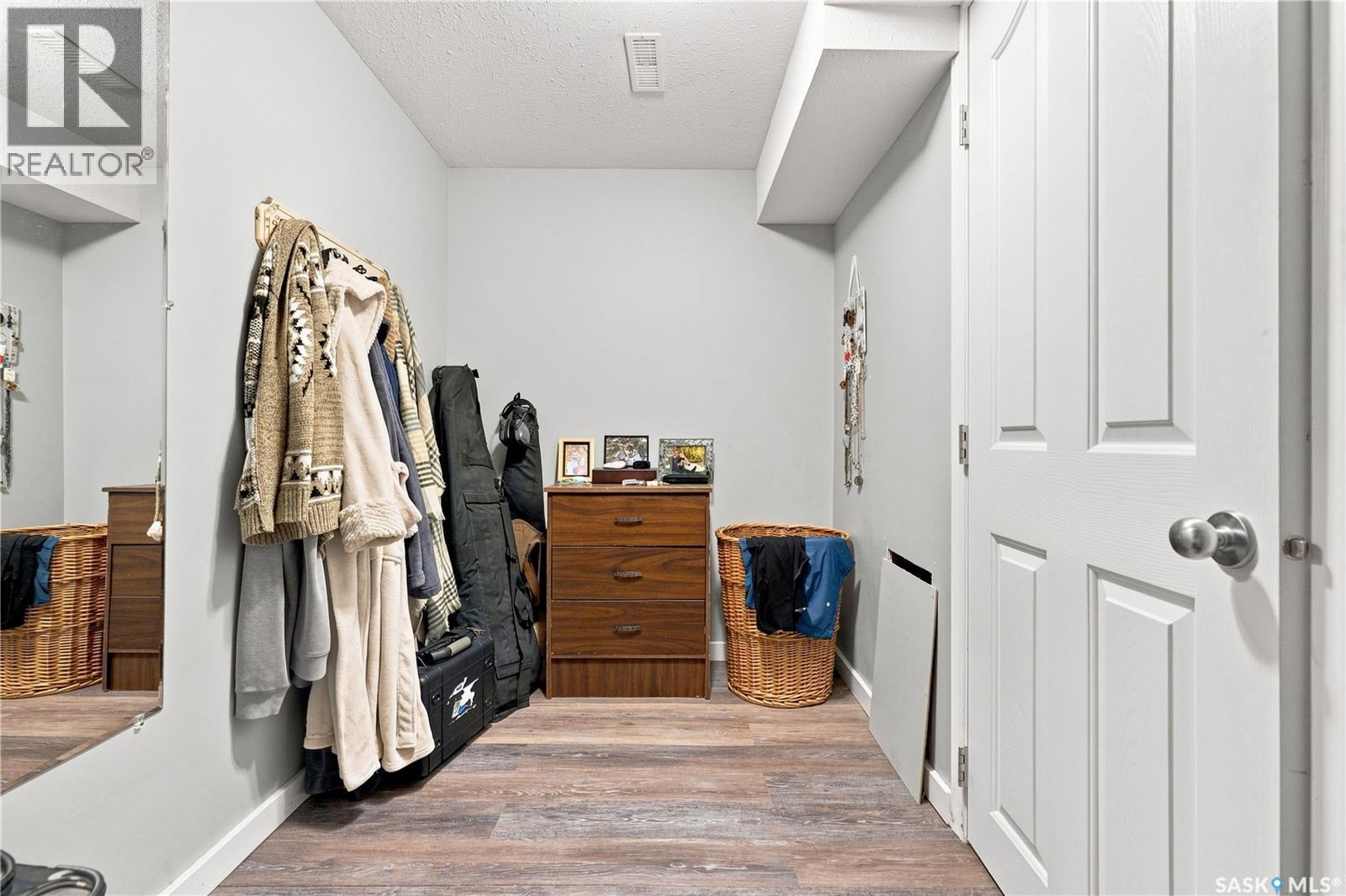 704 32Nd Street W, Saskatoon, SK - Indoor