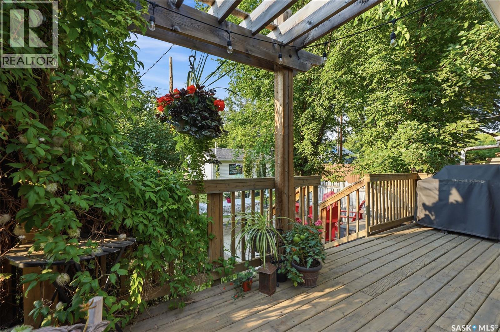 704 32Nd Street W, Saskatoon, SK - Outdoor With Deck Patio Veranda