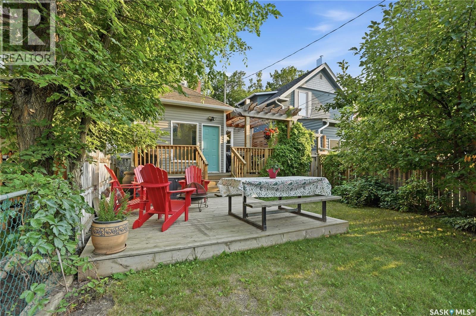 704 32Nd Street W, Saskatoon, SK - Outdoor With Deck Patio Veranda