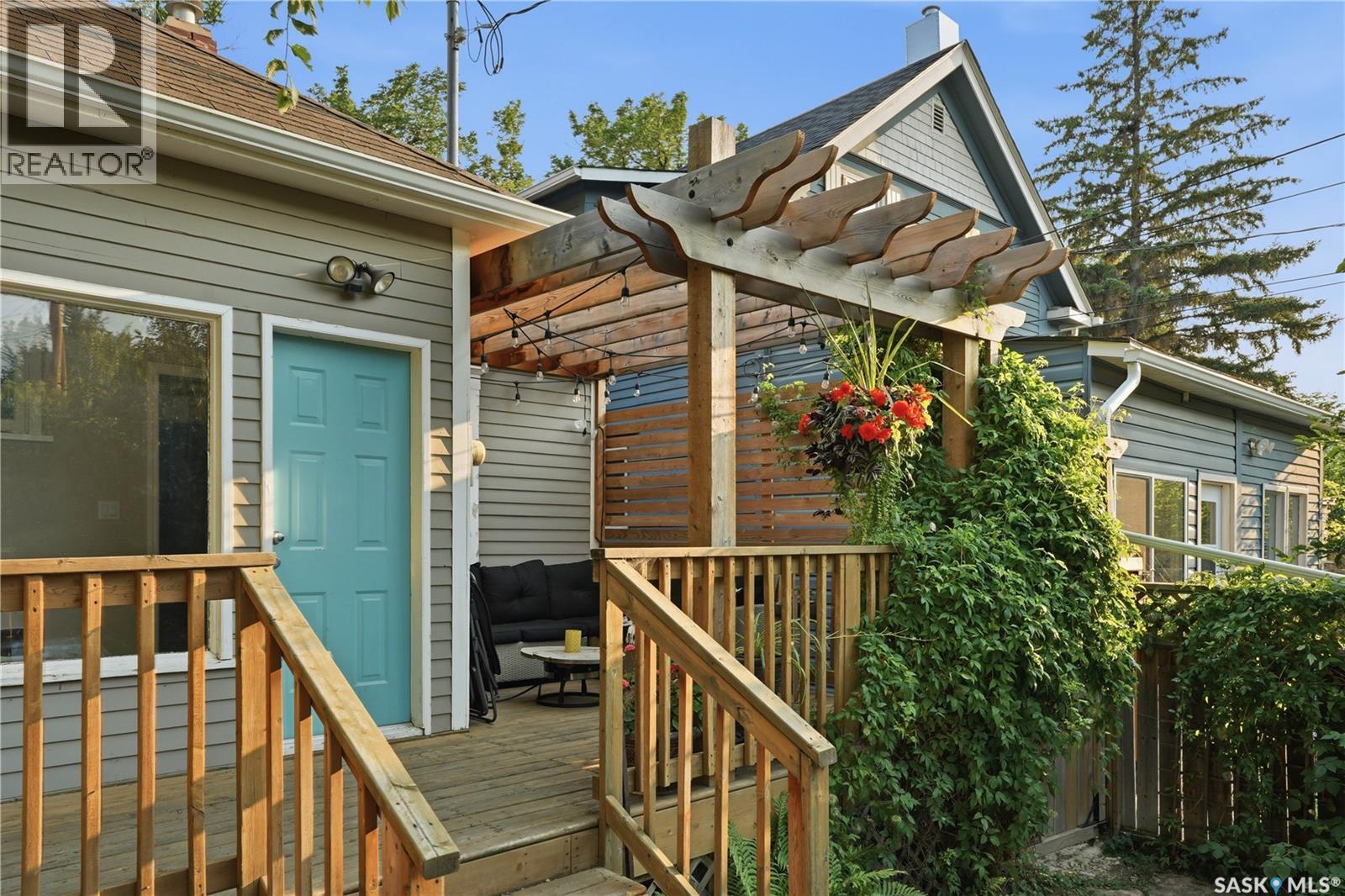 704 32Nd Street W, Saskatoon, SK - Outdoor With Deck Patio Veranda