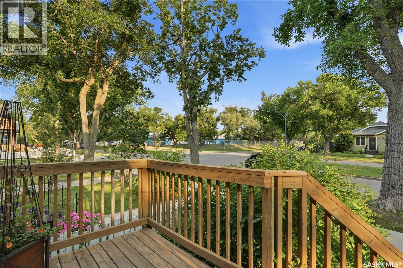 704 32Nd Street W, Saskatoon, SK - Outdoor With Deck Patio Veranda