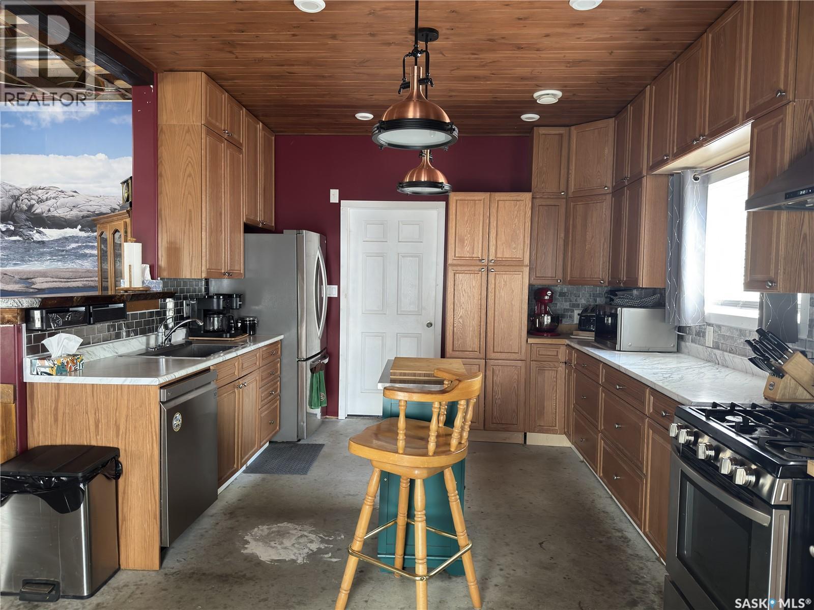 139 Lakeview Drive, Island View, SK - Indoor Photo Showing Kitchen