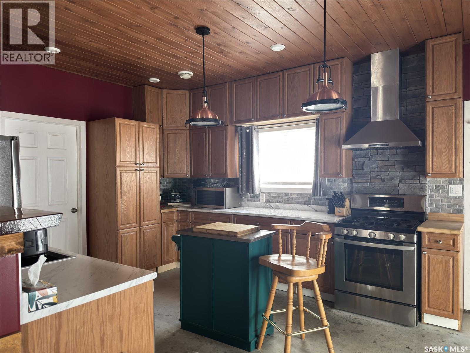 139 Lakeview Drive, Island View, SK - Indoor Photo Showing Kitchen