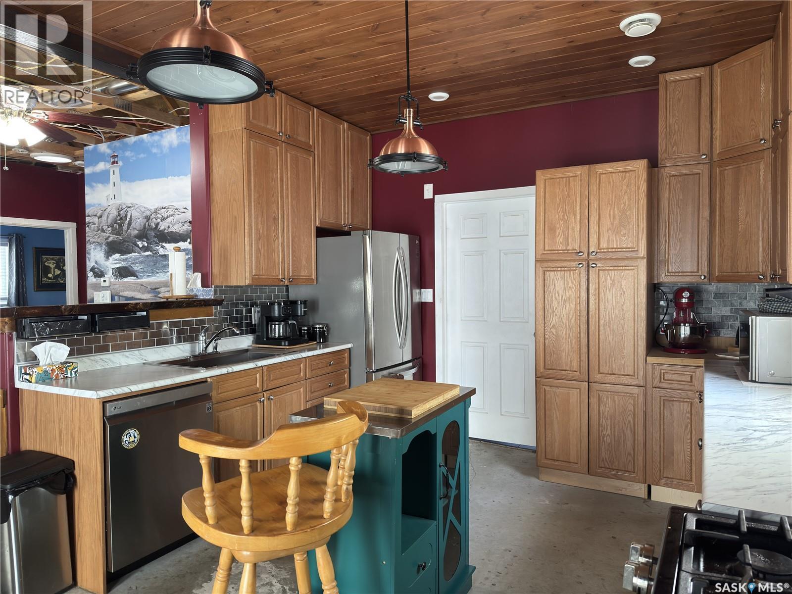 139 Lakeview Drive, Island View, SK - Indoor Photo Showing Kitchen