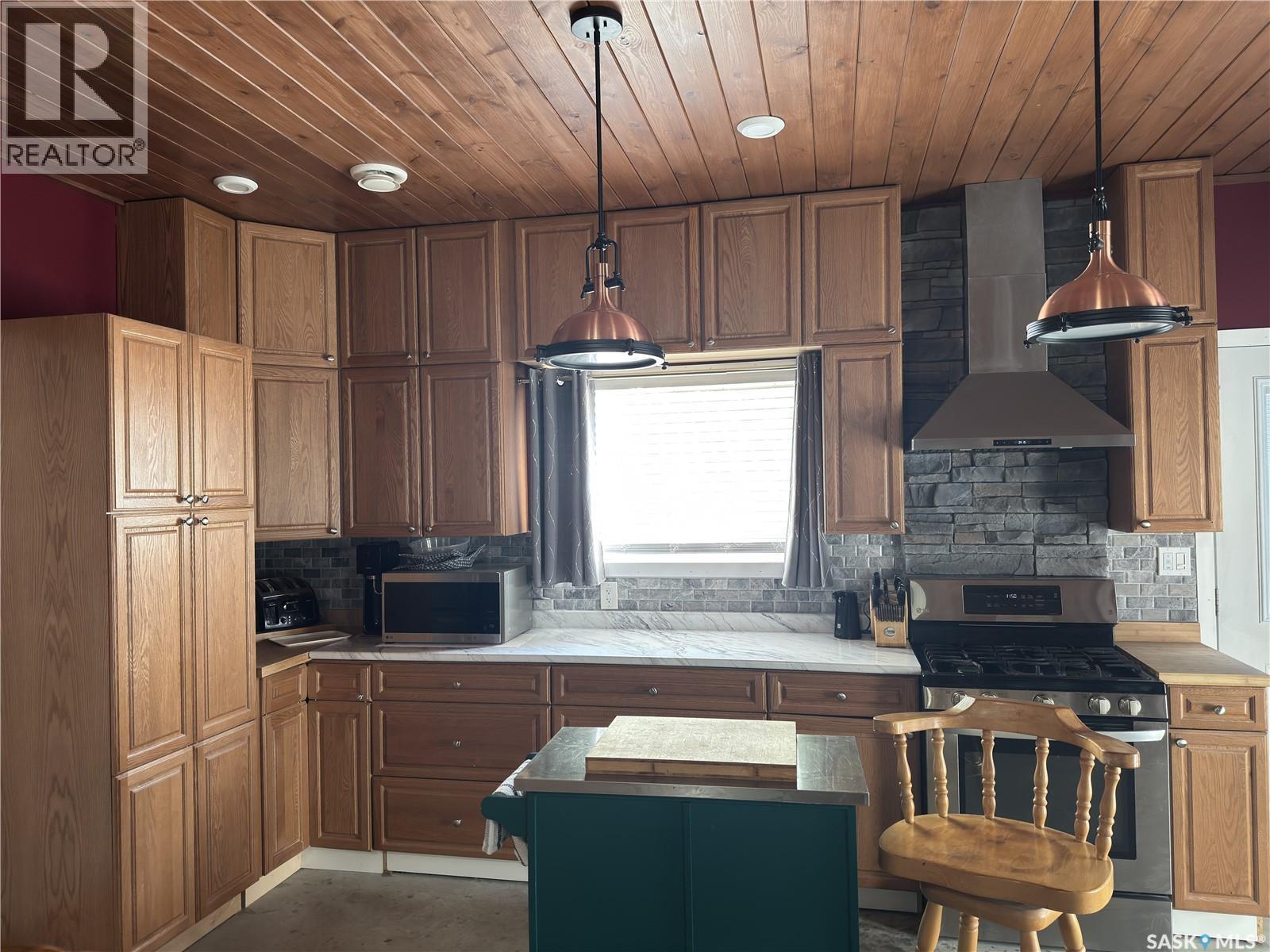 139 Lakeview Drive, Island View, SK - Indoor Photo Showing Kitchen