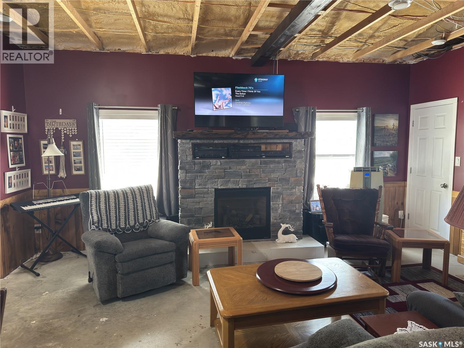 139 Lakeview Drive, Island View, SK - Indoor Photo Showing Living Room With Fireplace