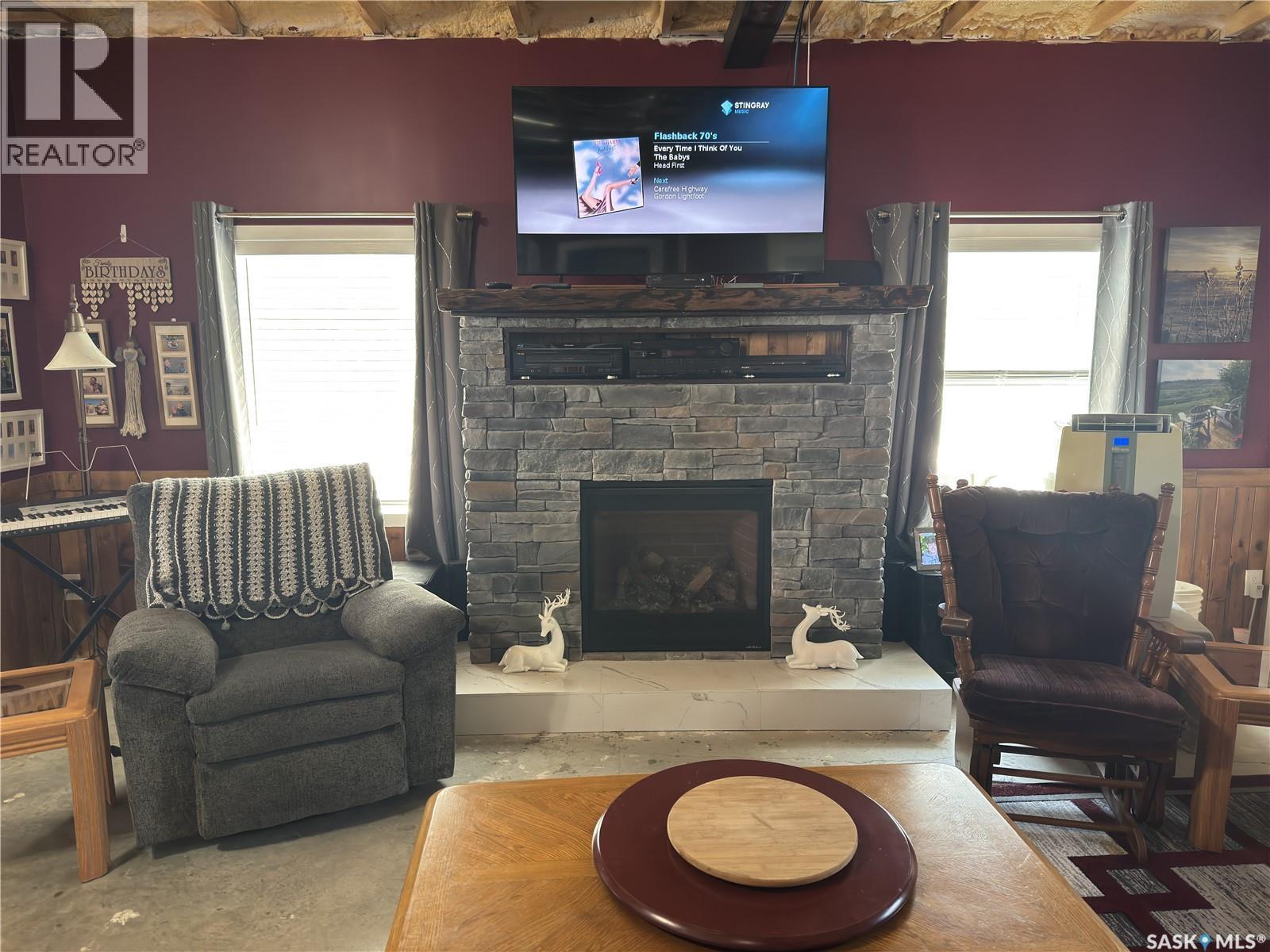 139 Lakeview Drive, Island View, SK - Indoor Photo Showing Living Room With Fireplace